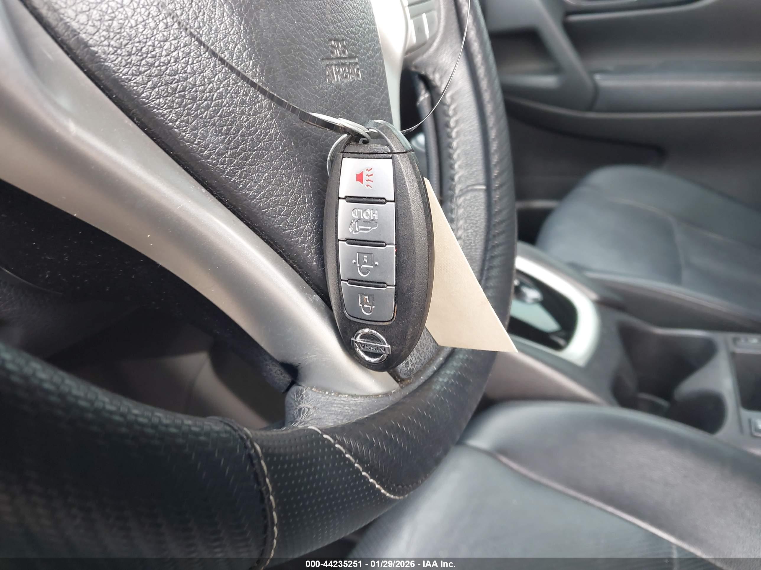 NISSAN ROGUE image 11