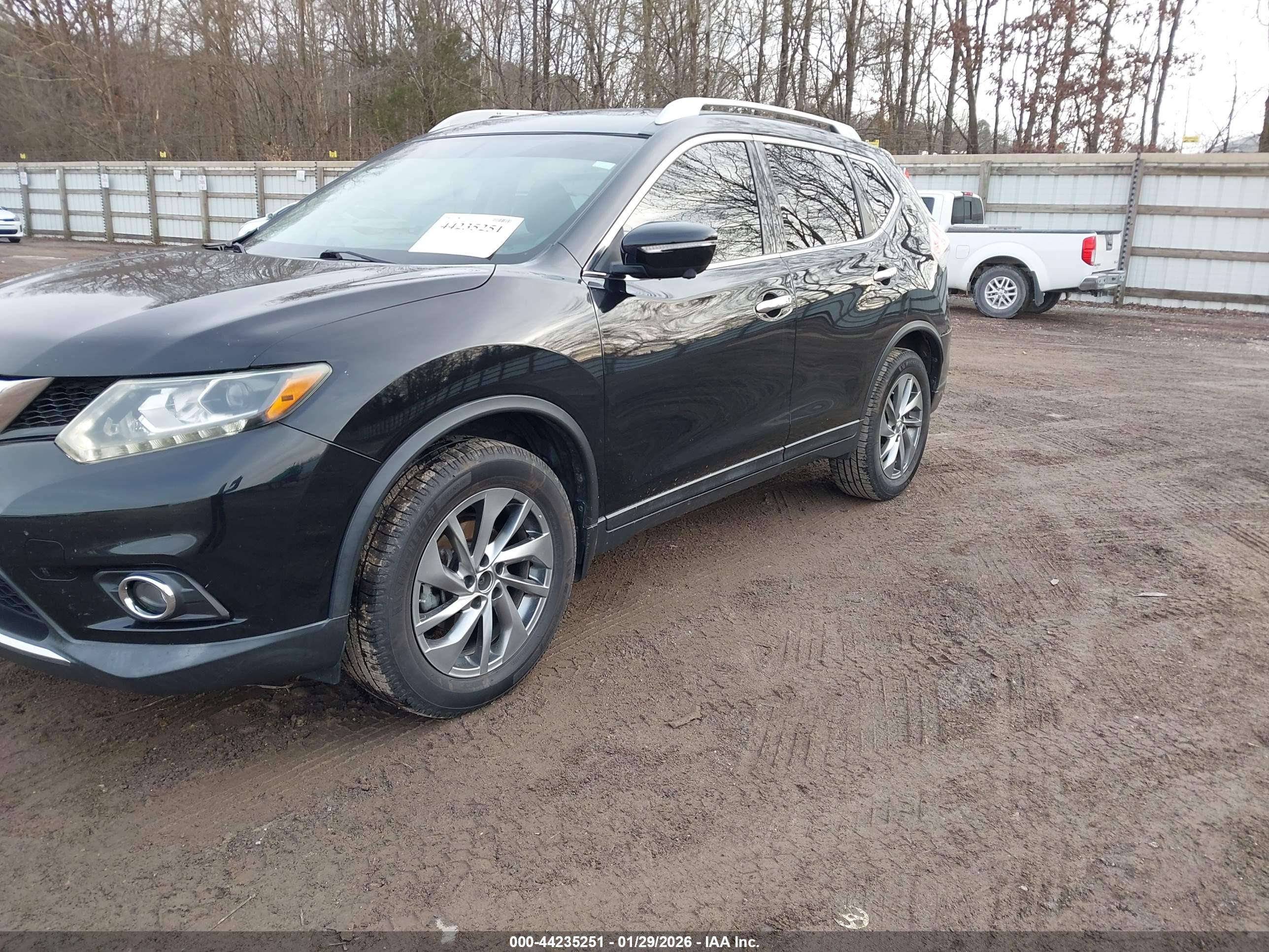 NISSAN ROGUE image 2