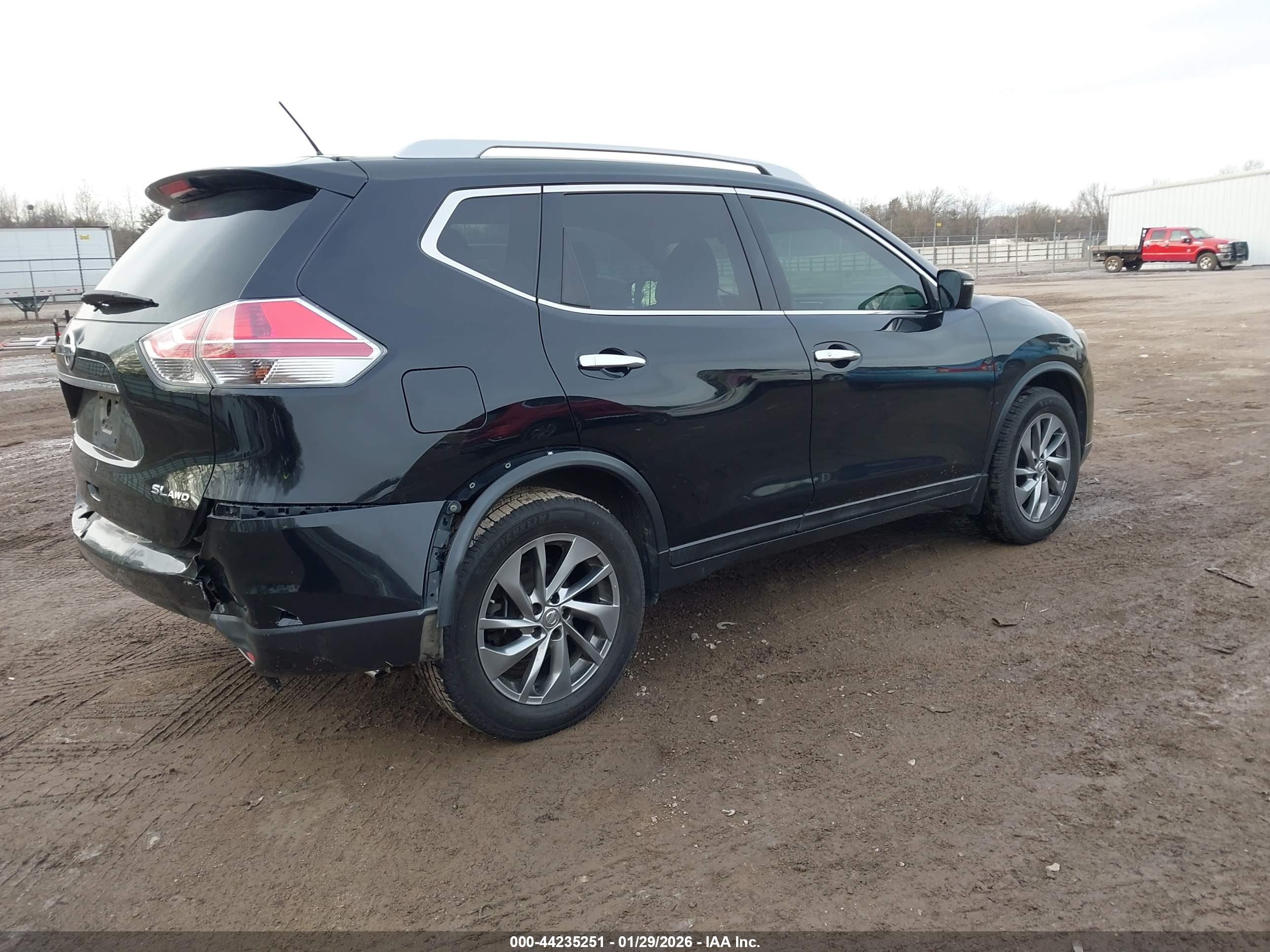 NISSAN ROGUE image 4