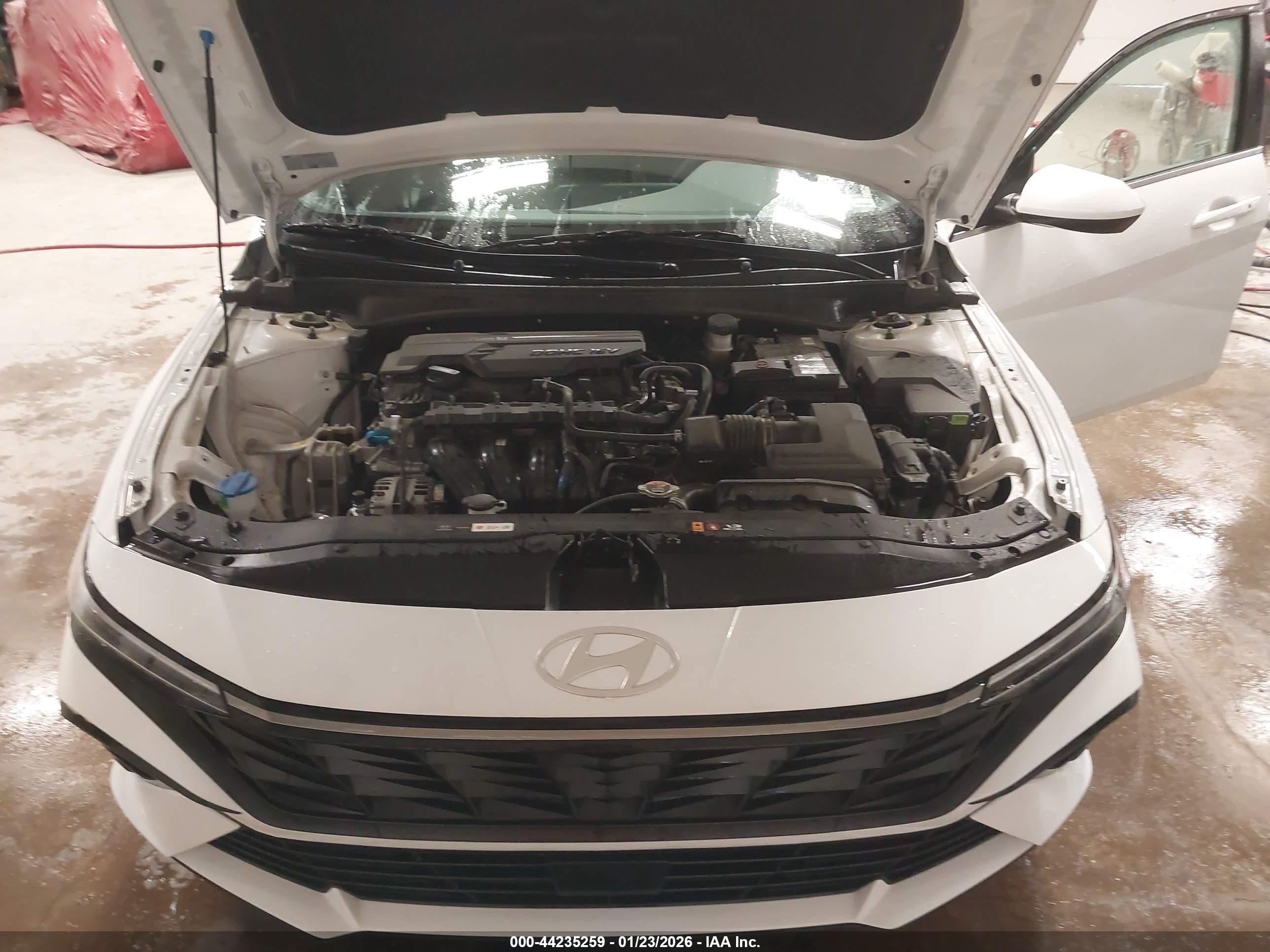 HYUNDAI ELANTRA image 10