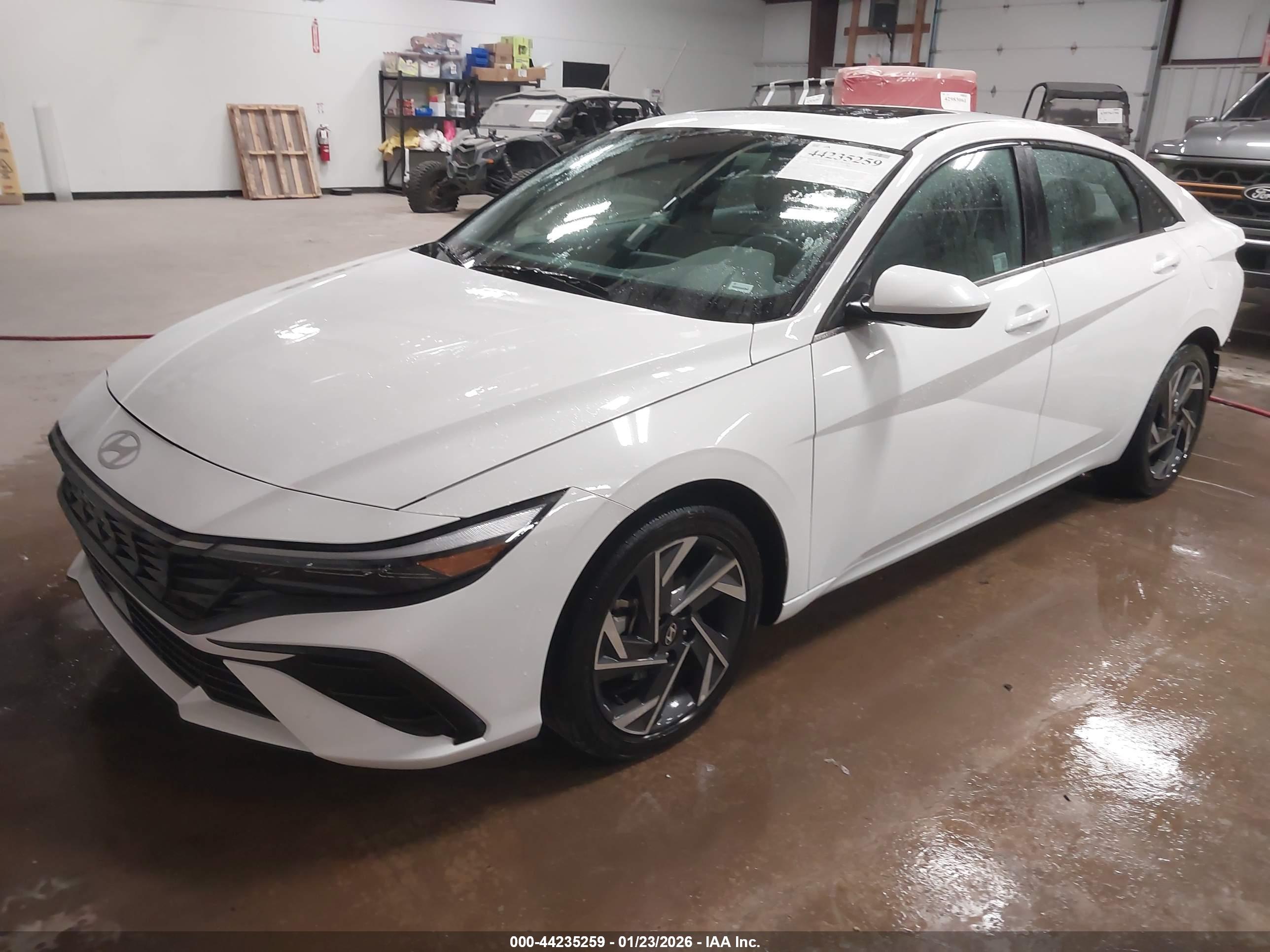 HYUNDAI ELANTRA image 2