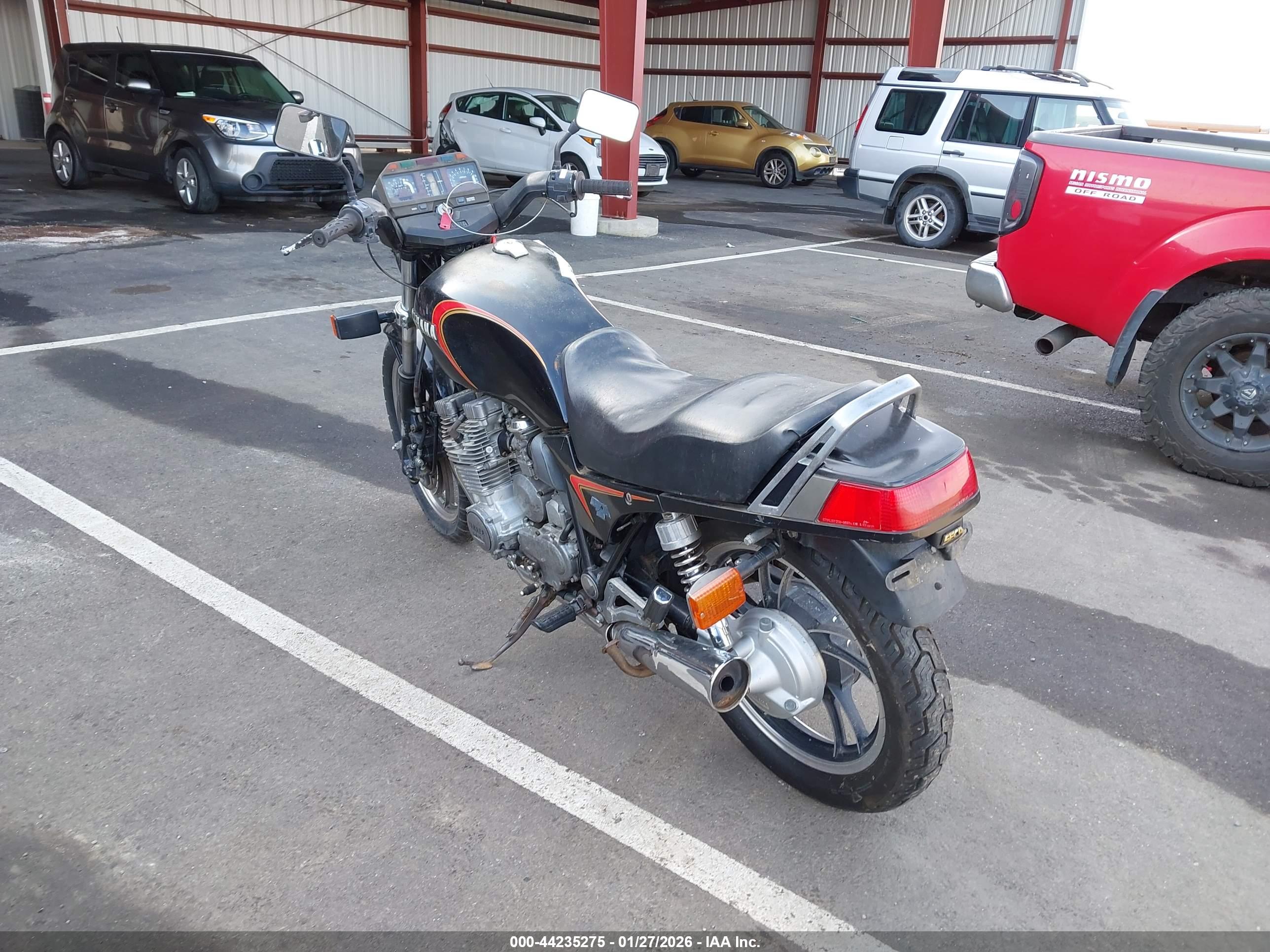 YAMAHA XJ750 image 3