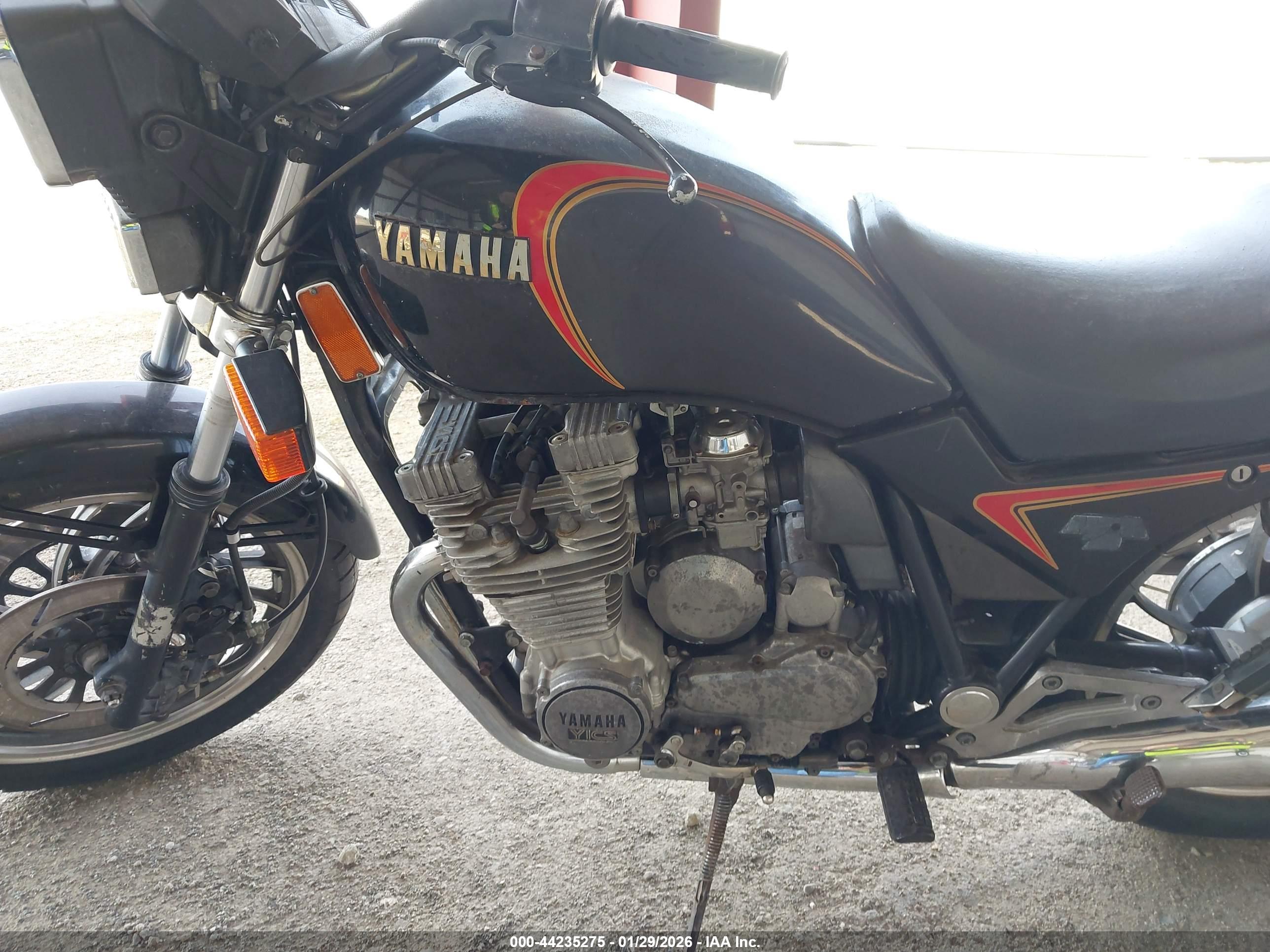 YAMAHA XJ750 image 9