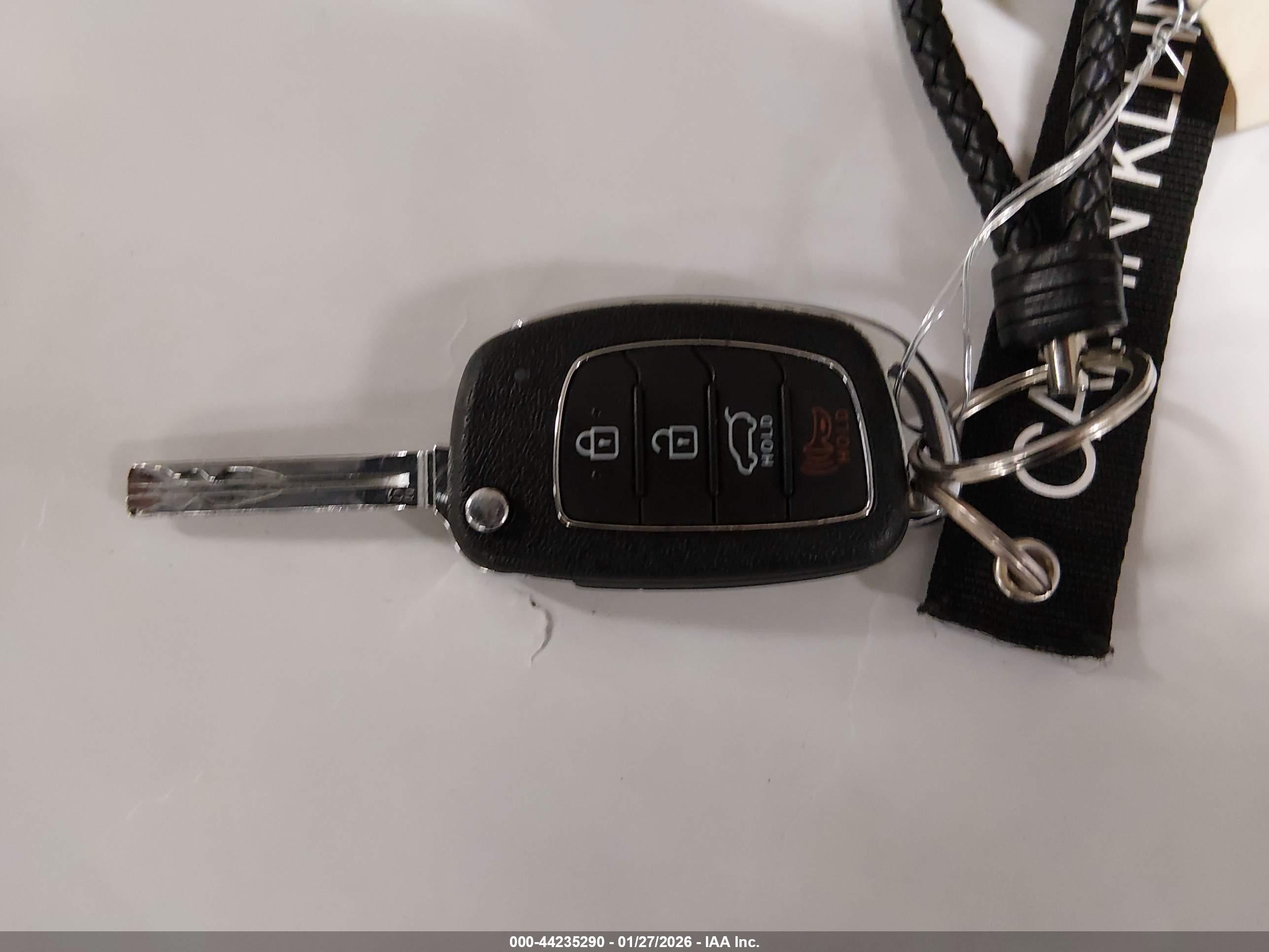 HYUNDAI TUCSON image 11