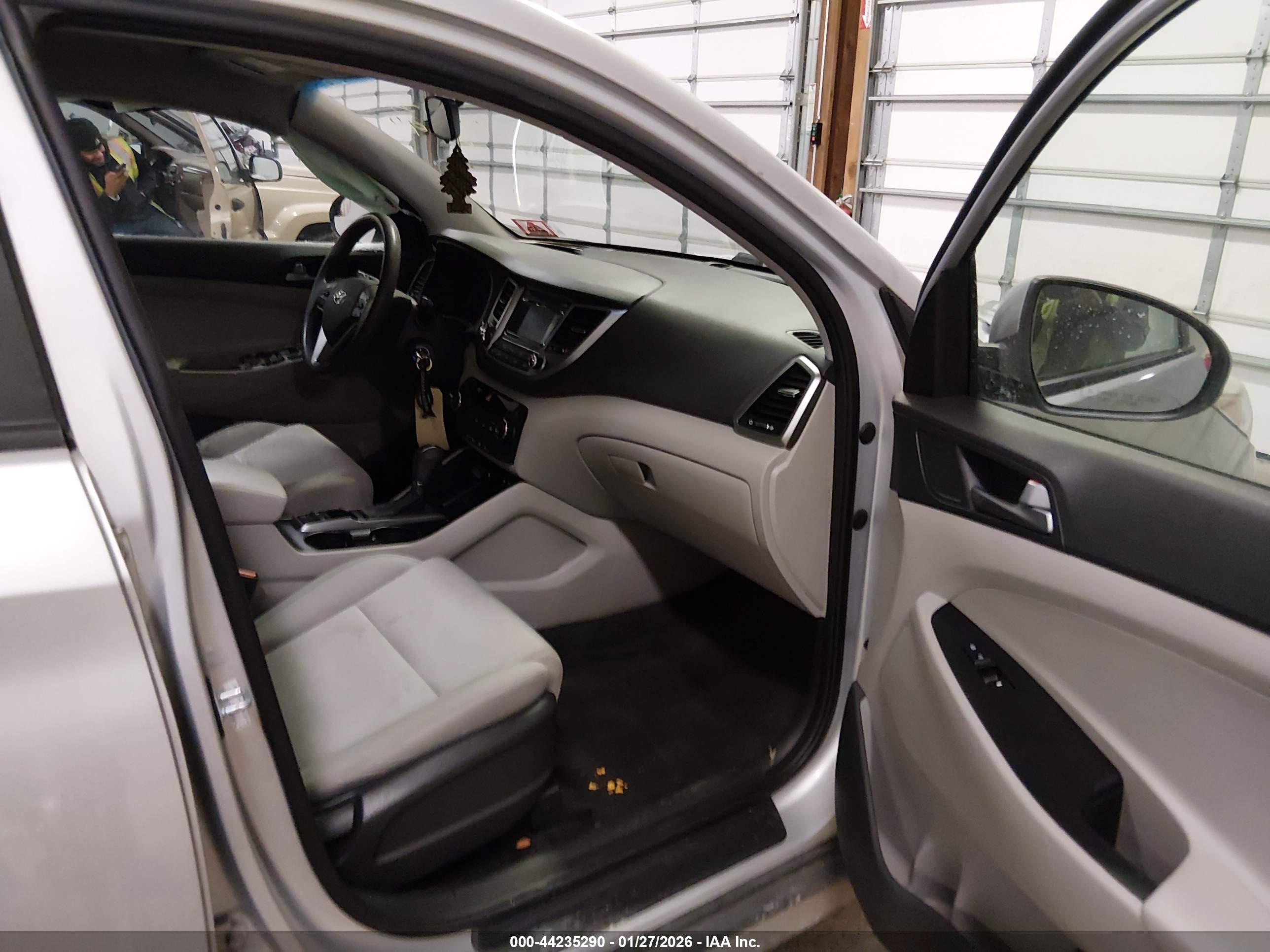 HYUNDAI TUCSON image 5