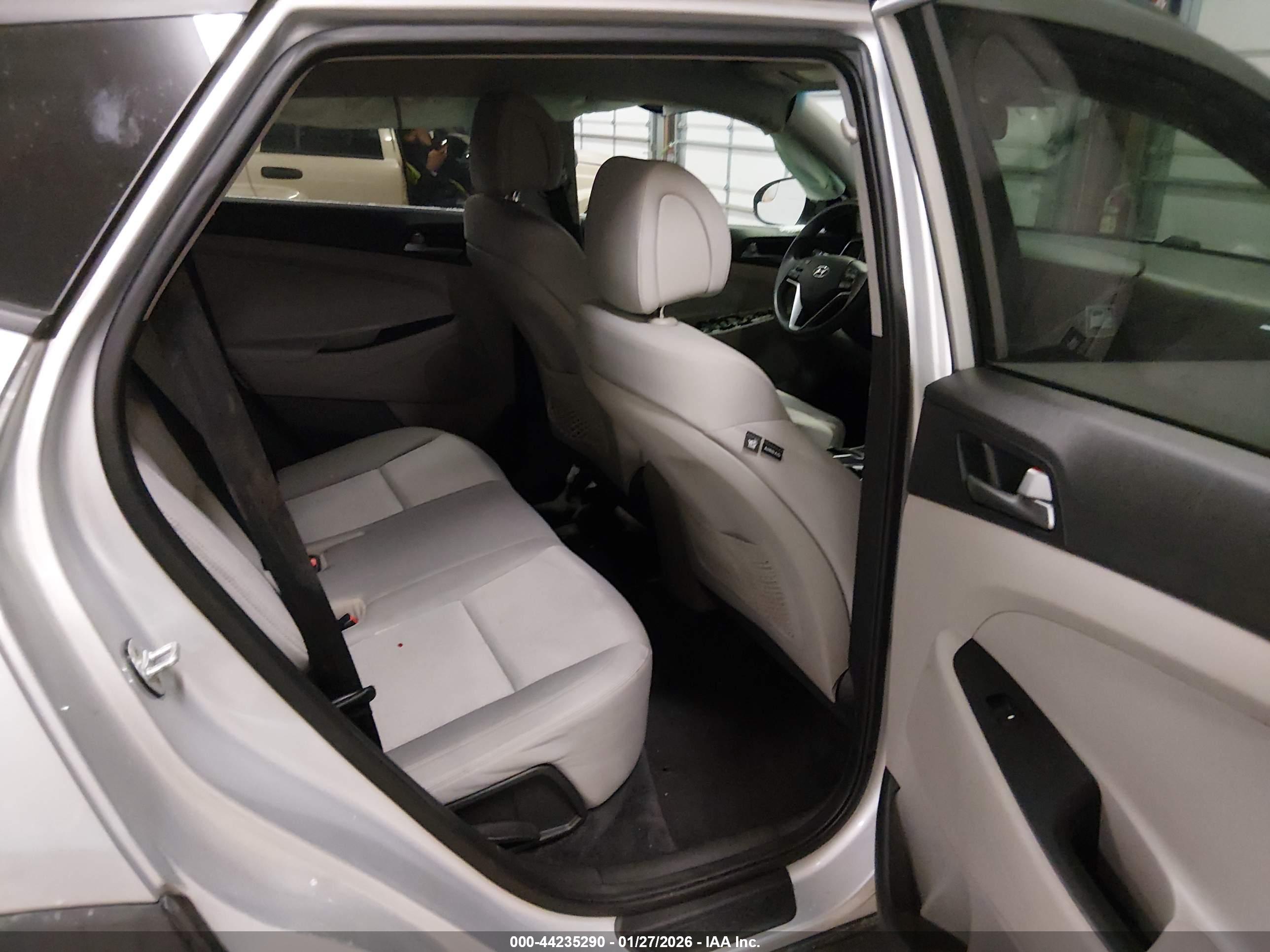 HYUNDAI TUCSON image 8