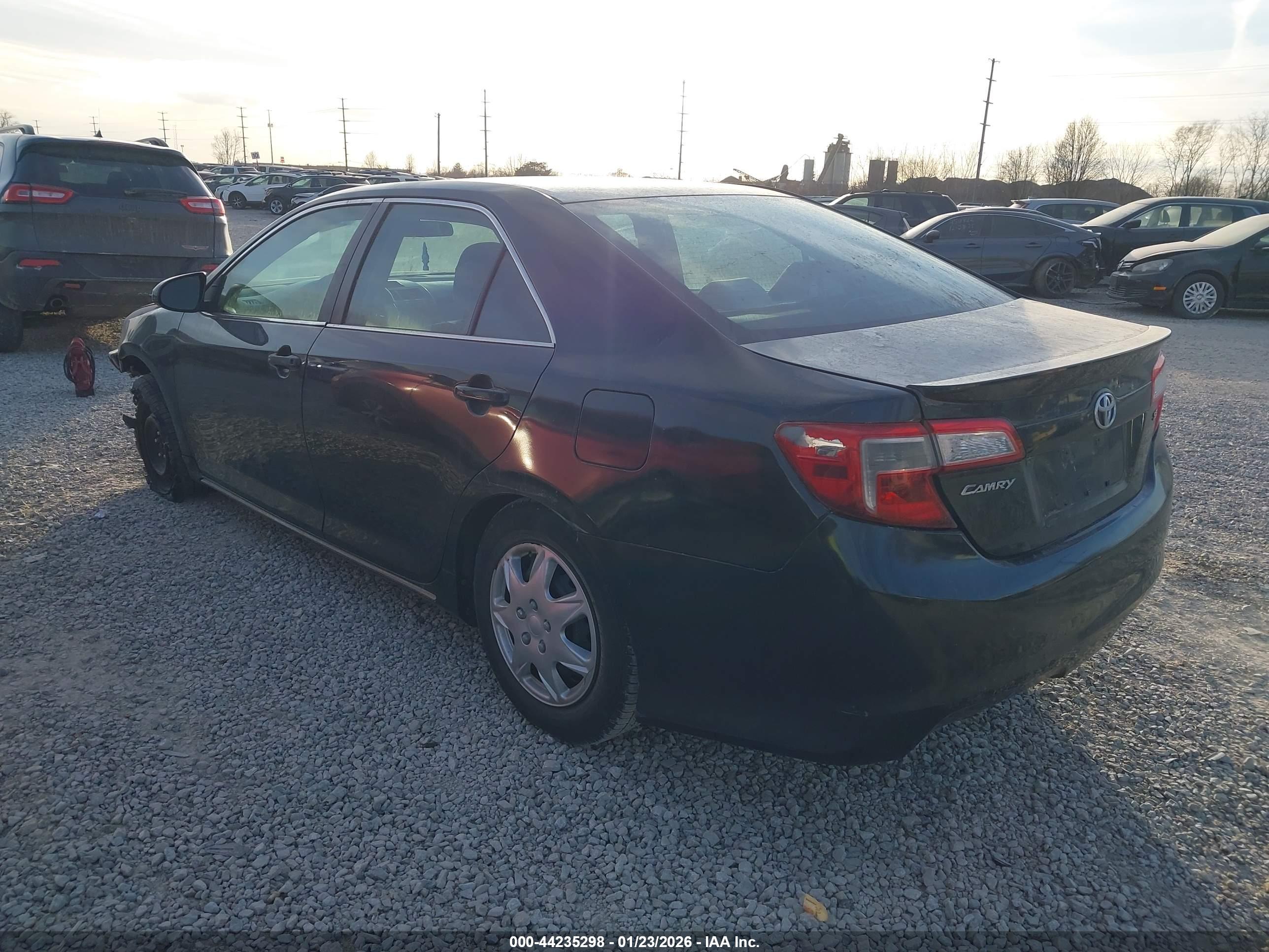 TOYOTA CAMRY image 3