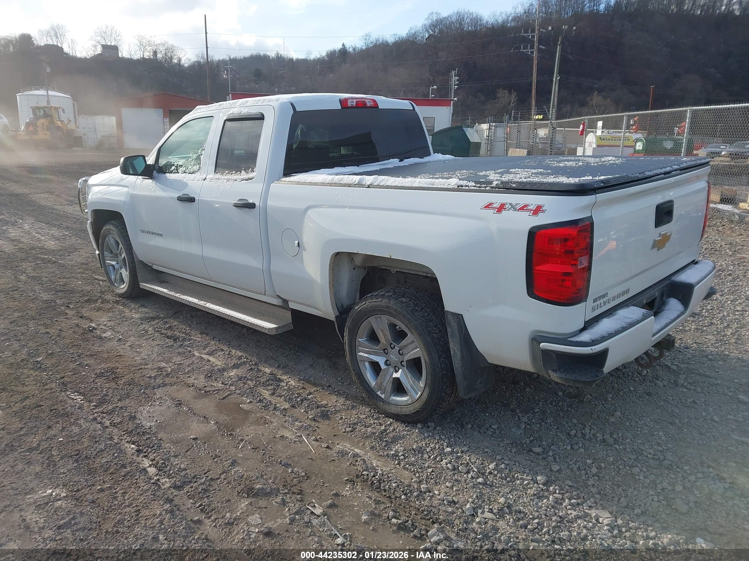 CHEVROLET SILVERADO image 3