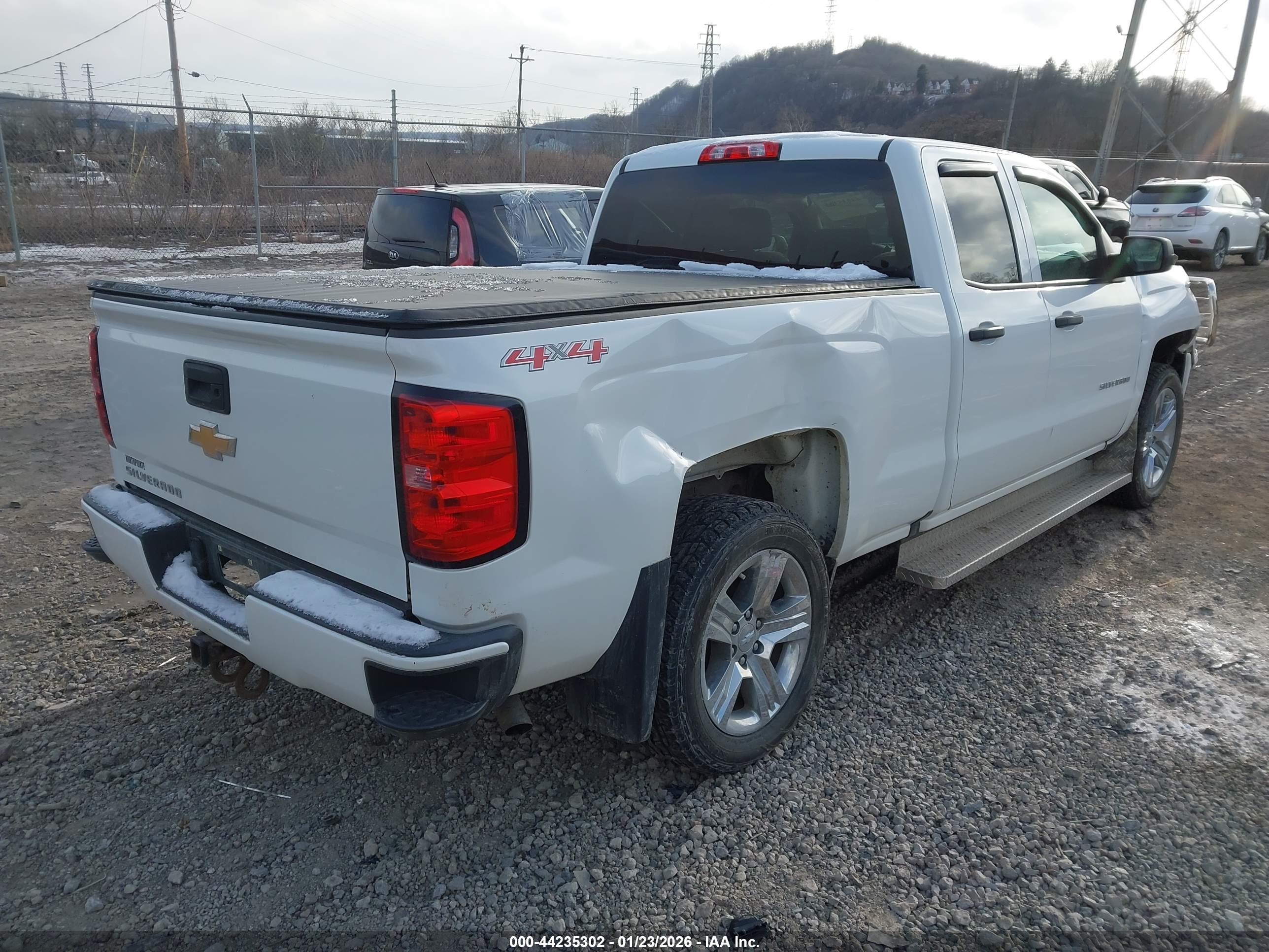 CHEVROLET SILVERADO image 4