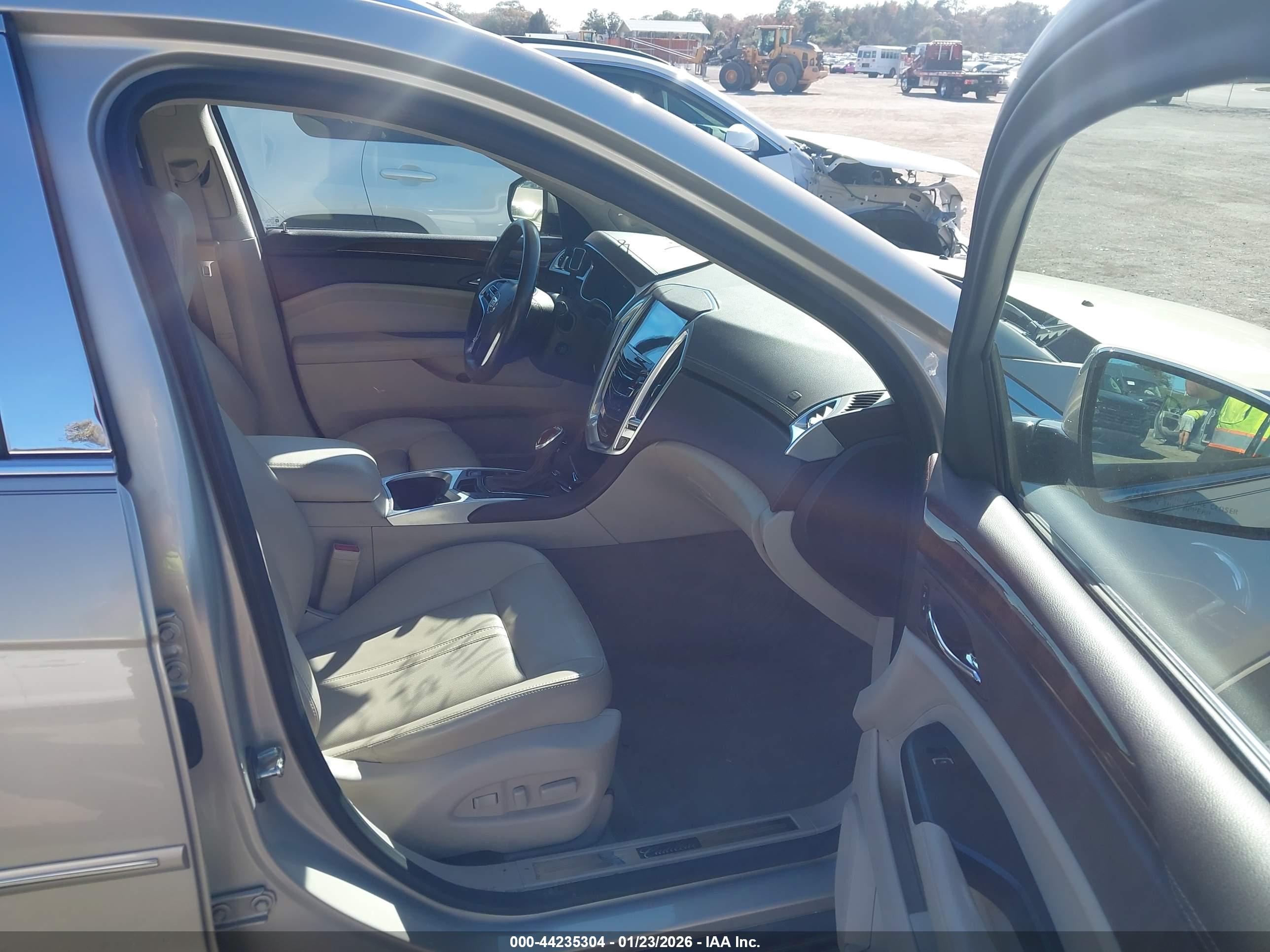 CADILLAC SRX image 5