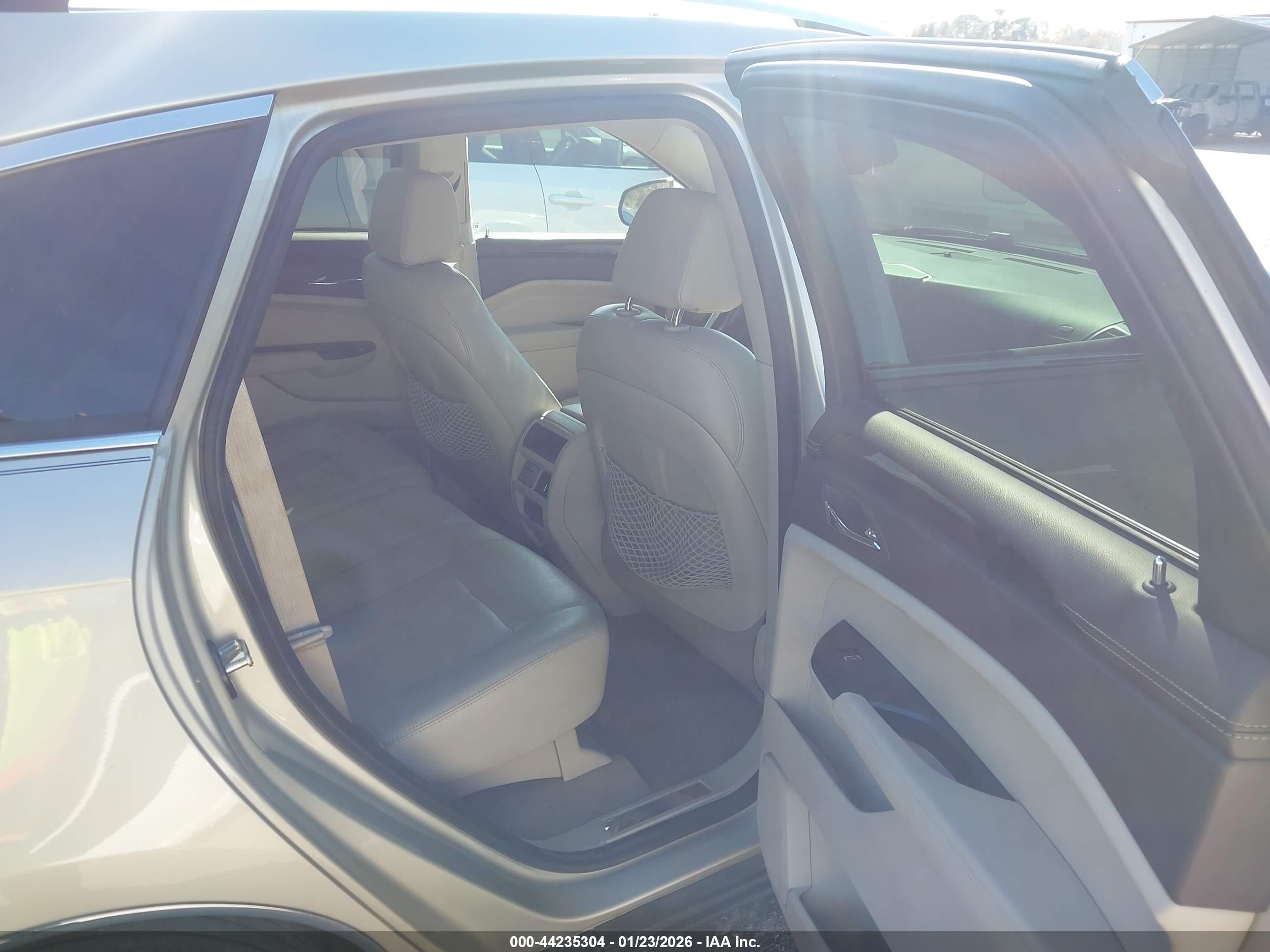 CADILLAC SRX image 8