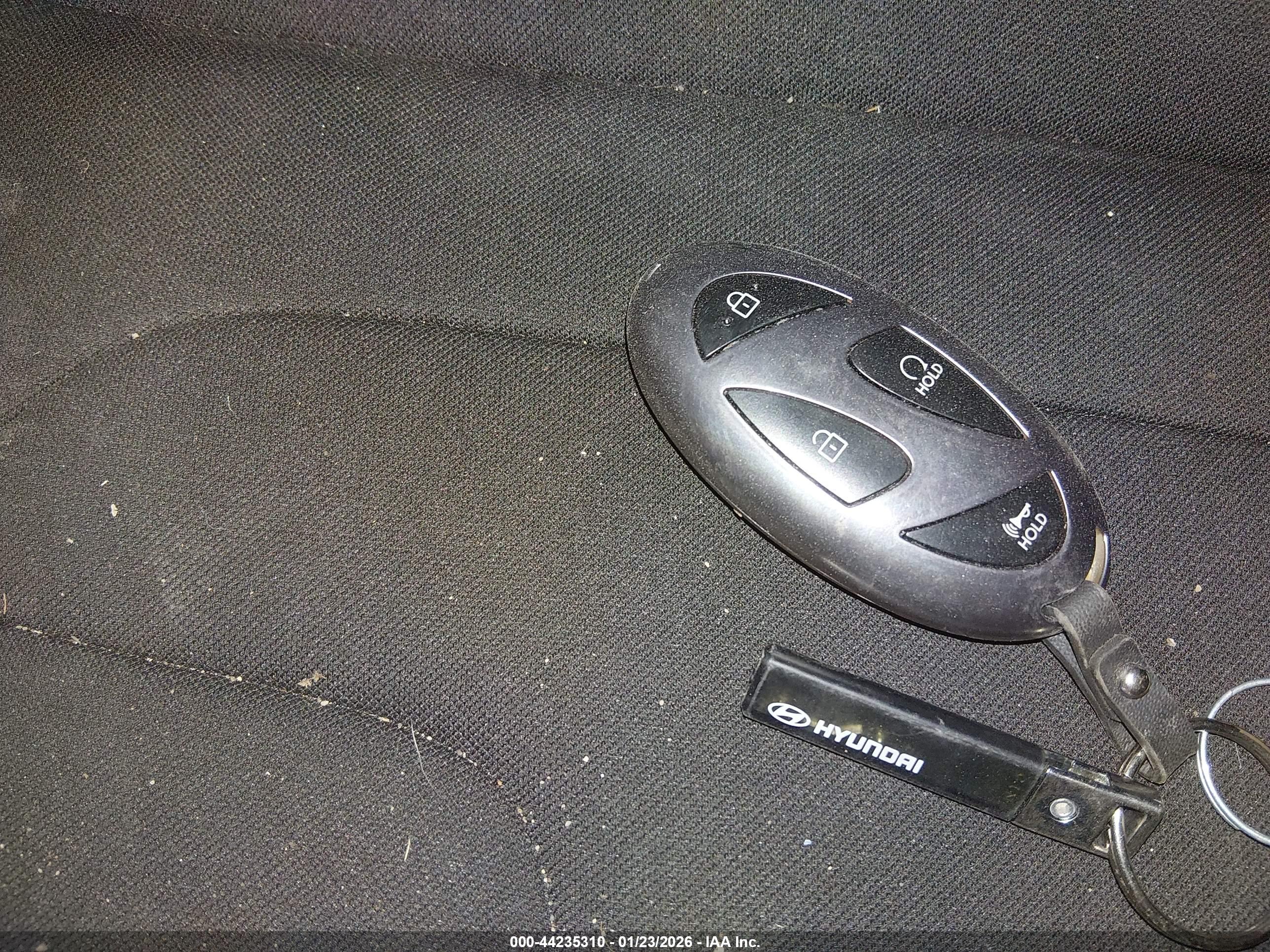 HYUNDAI ELANTRA image 11