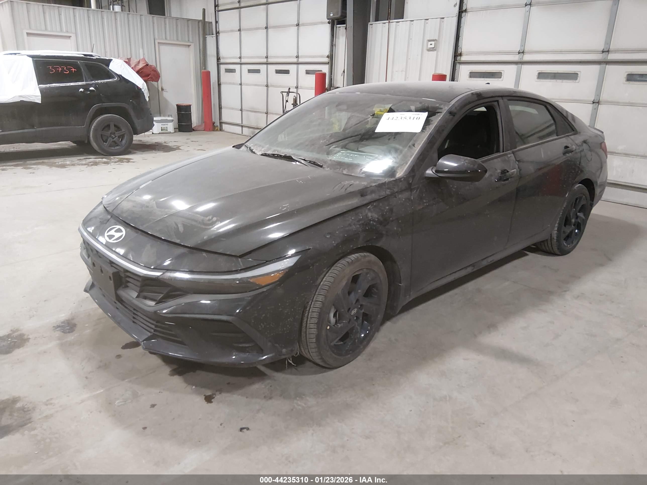 HYUNDAI ELANTRA image 2