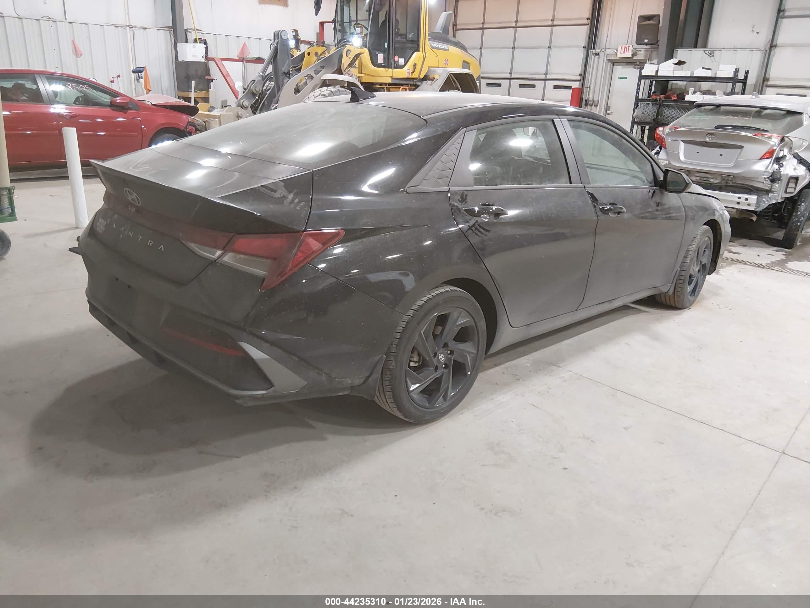 HYUNDAI ELANTRA image 4