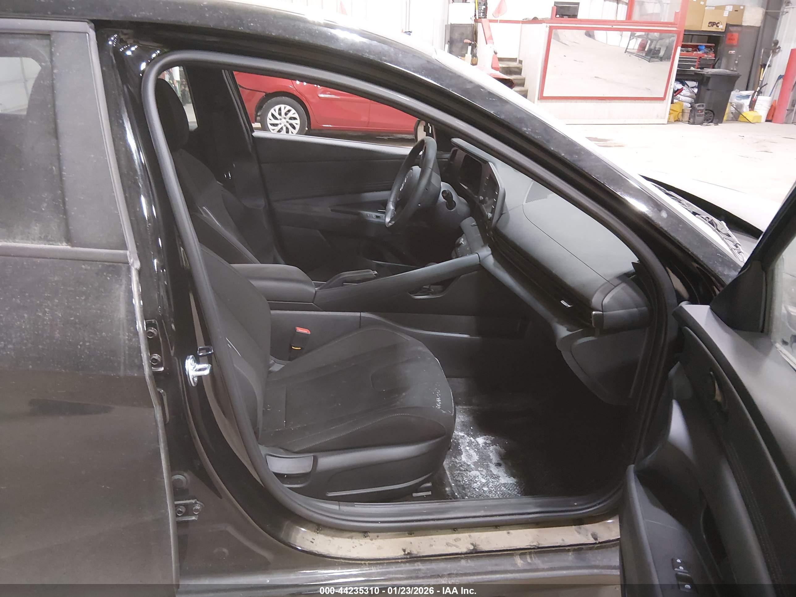 HYUNDAI ELANTRA image 5