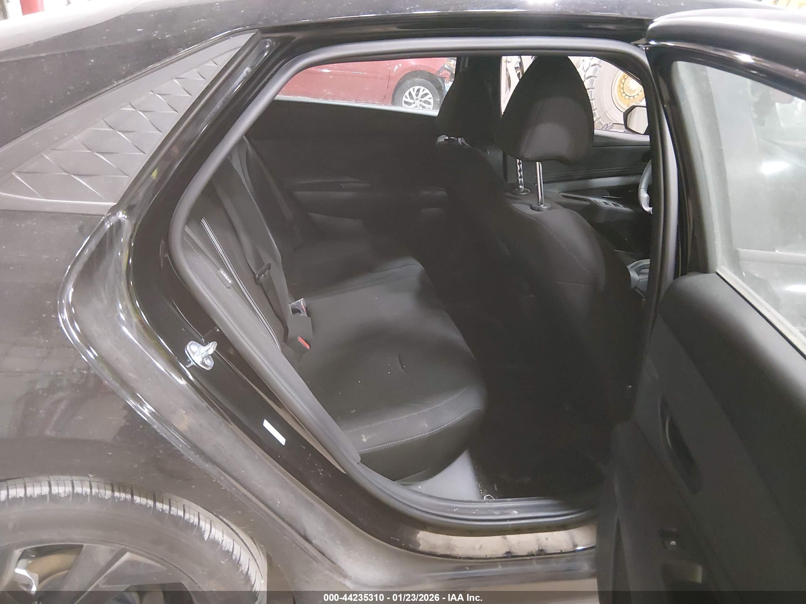 HYUNDAI ELANTRA image 8