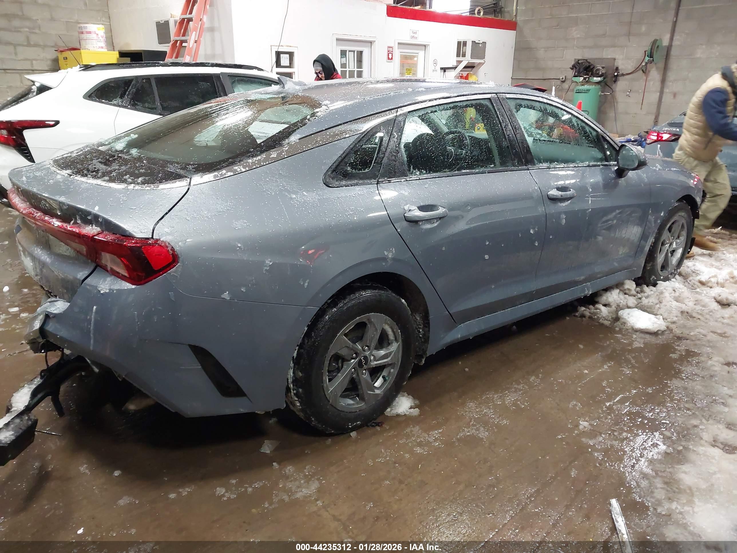 KIA K5 image 4