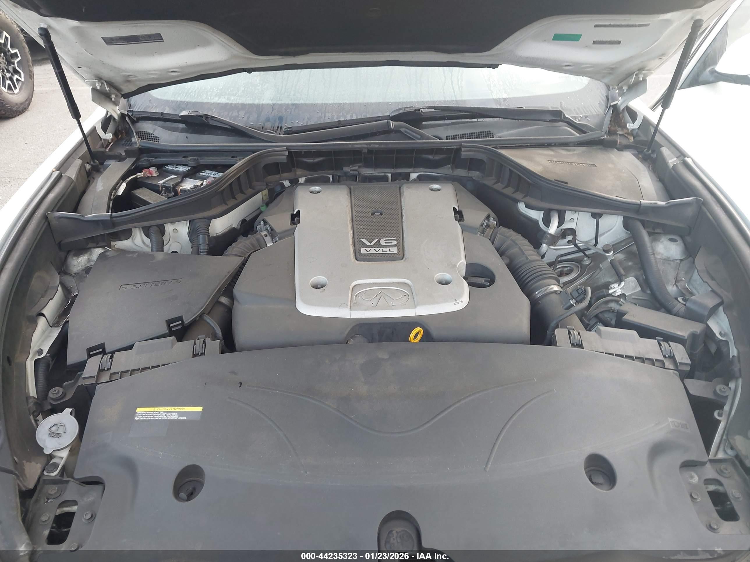 INFINITI Q70 image 10
