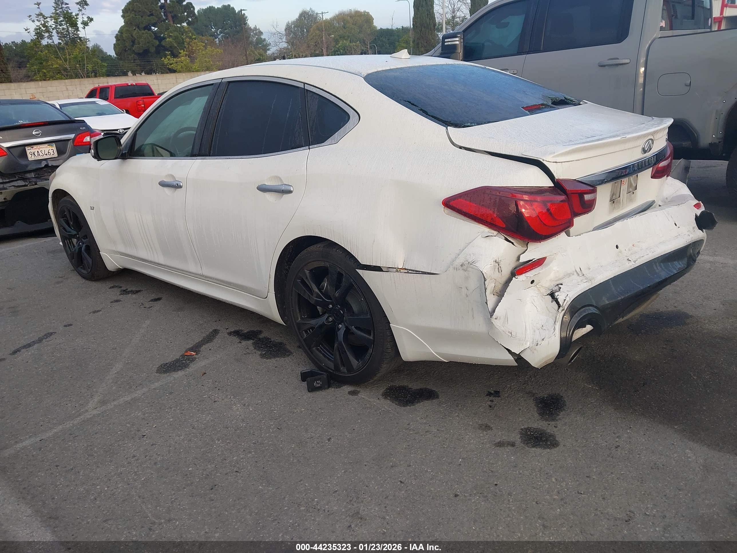 INFINITI Q70 image 3