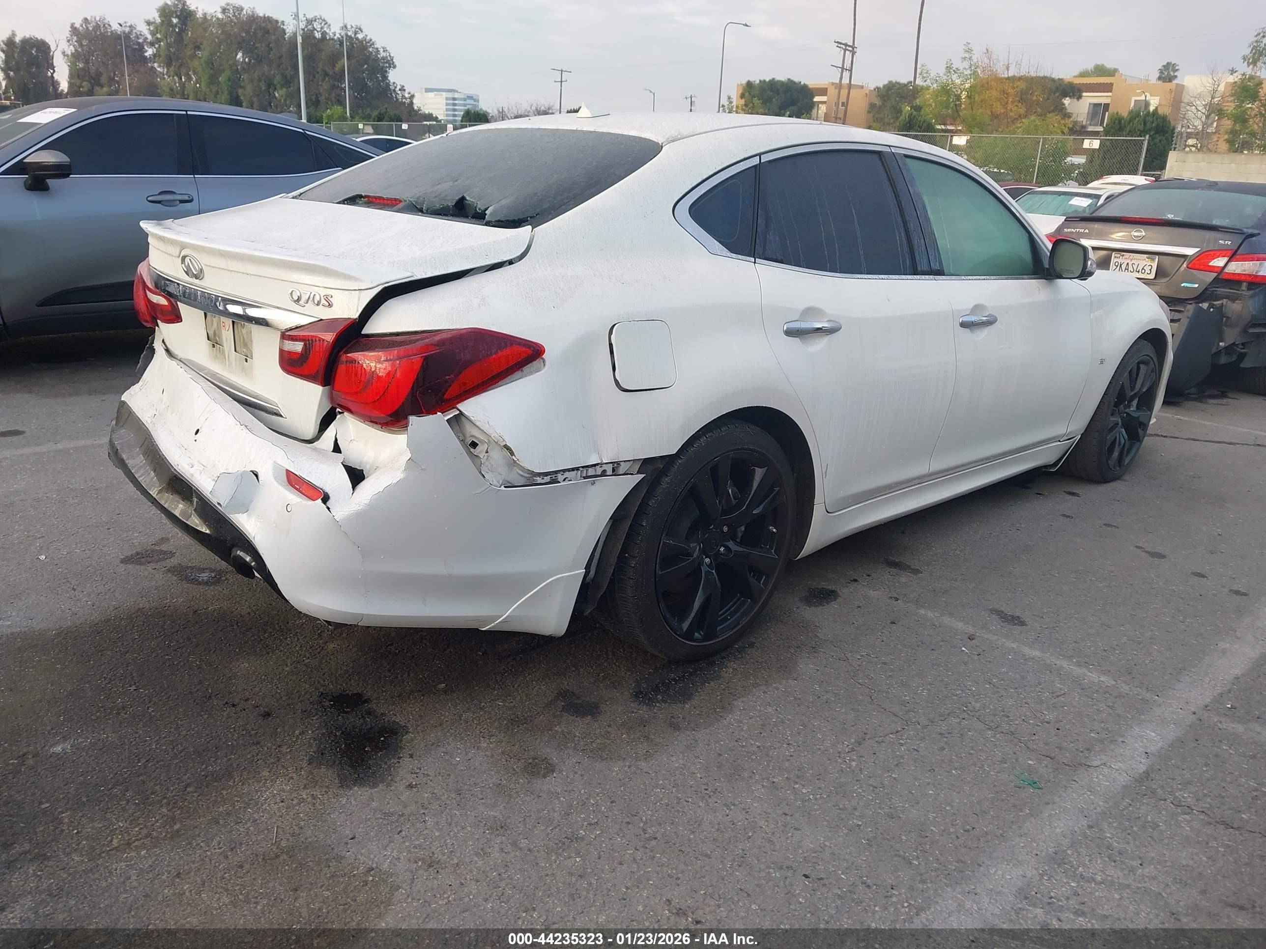 INFINITI Q70 image 4