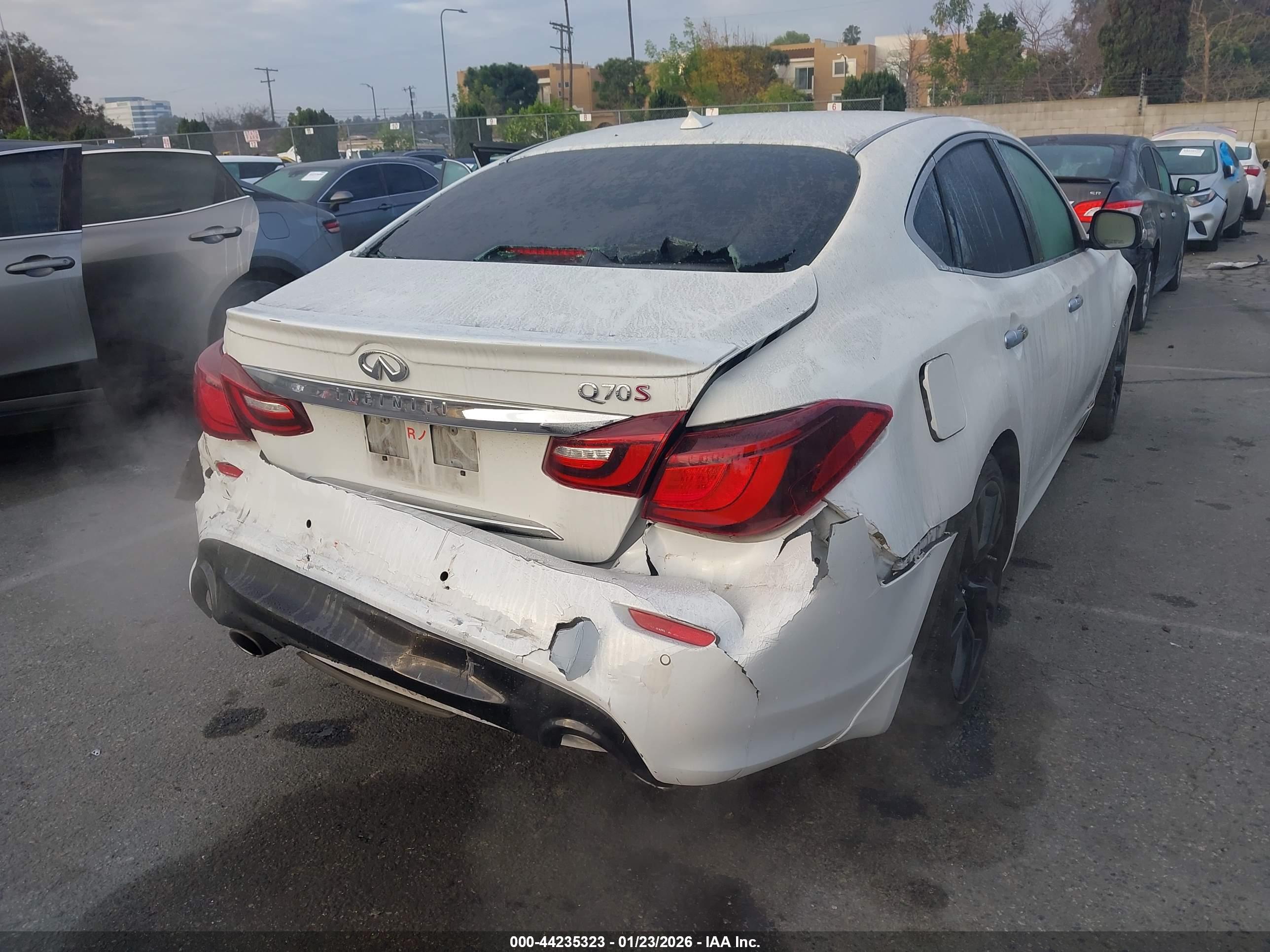INFINITI Q70 image 6