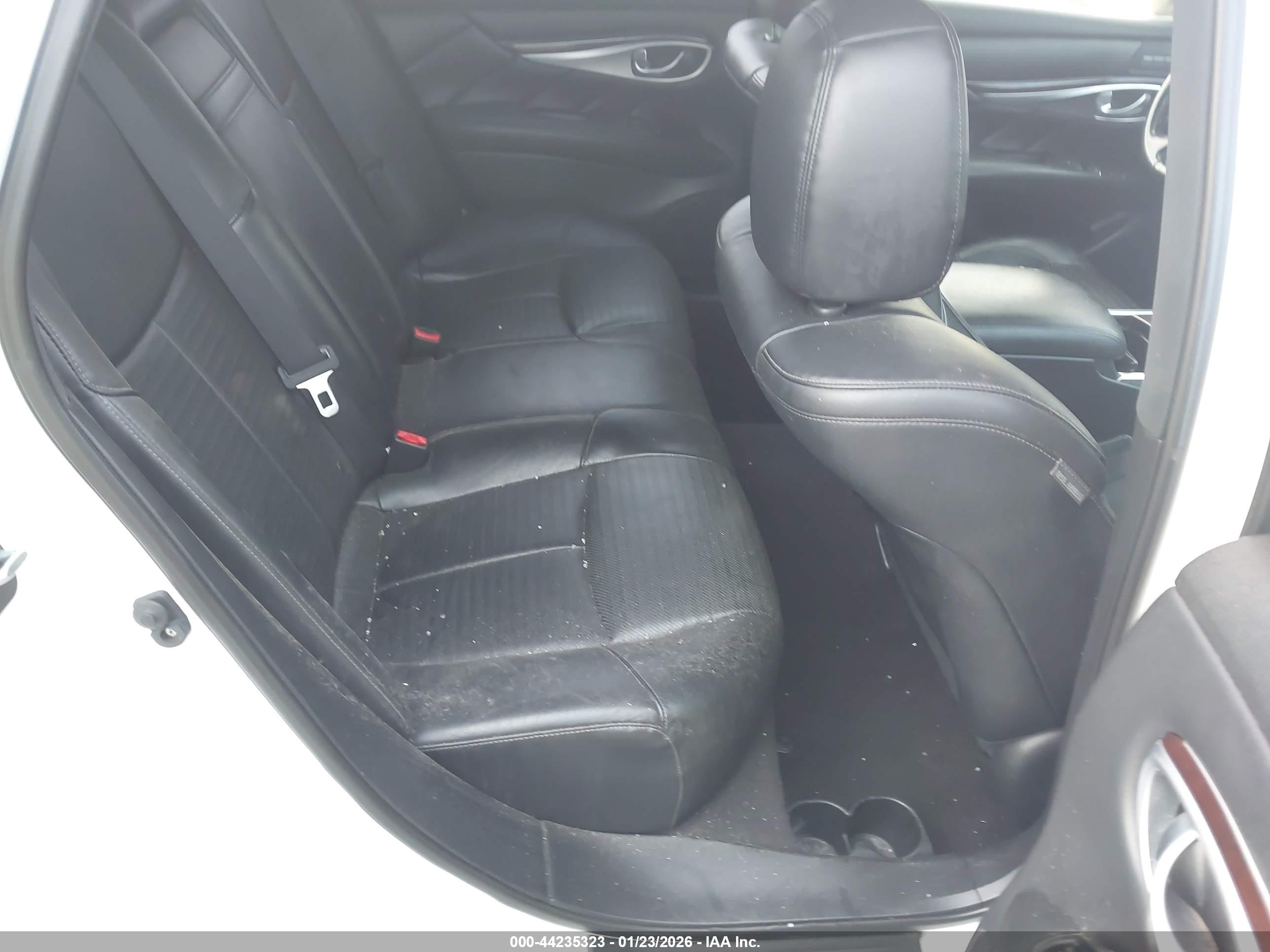 INFINITI Q70 image 8
