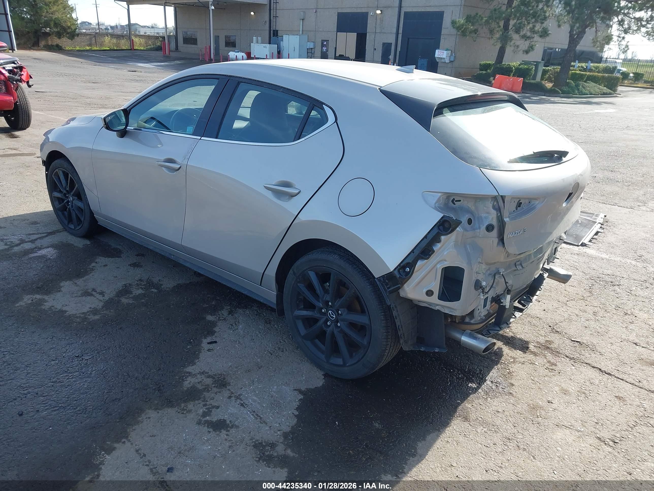 MAZDA MAZDA3 image 3