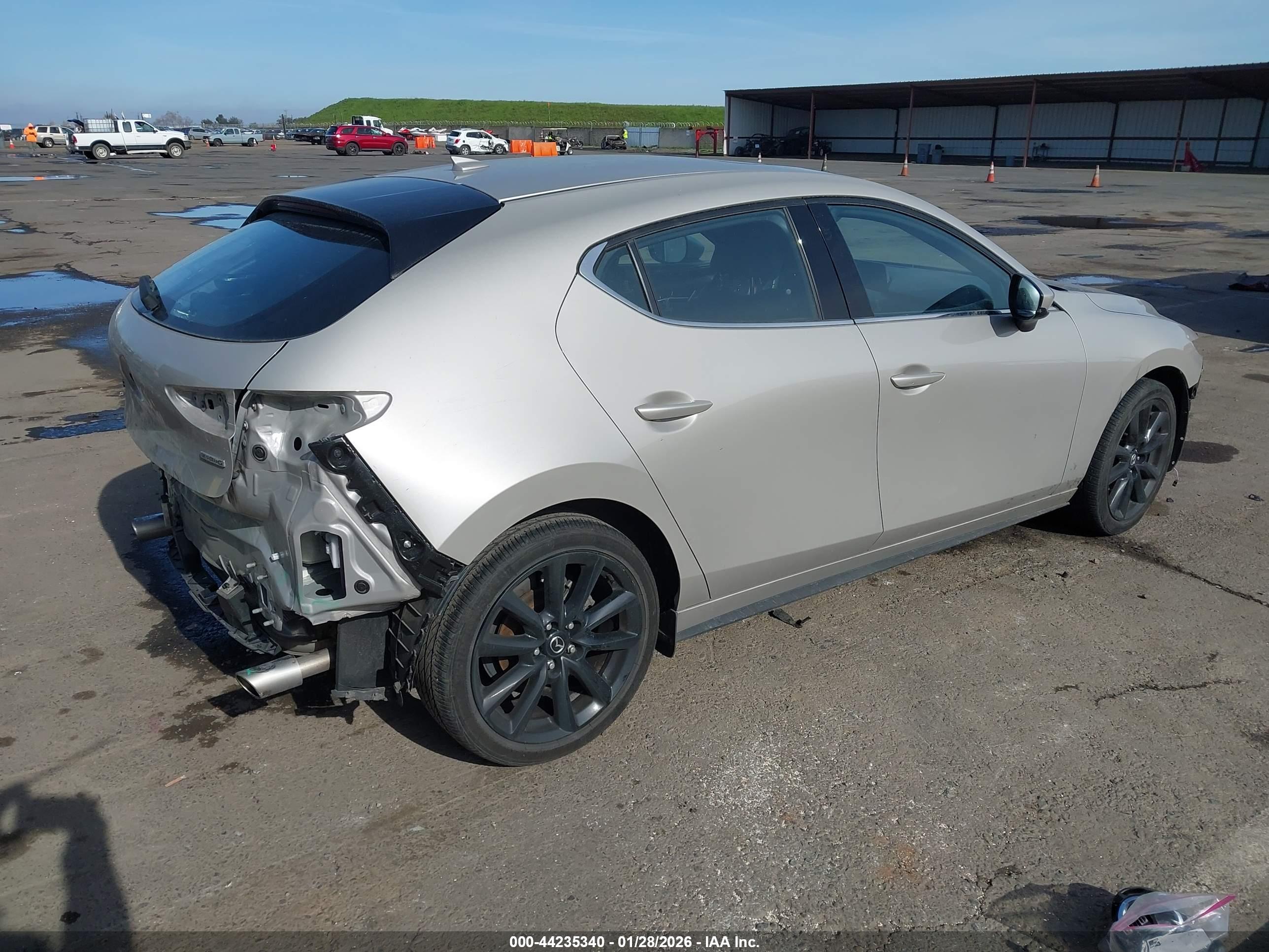 MAZDA MAZDA3 image 4