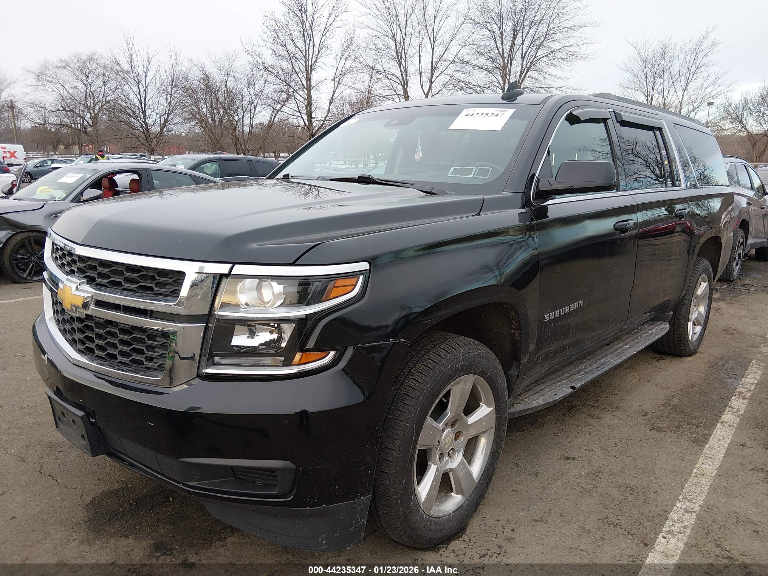 CHEVROLET SUBURBAN image 2