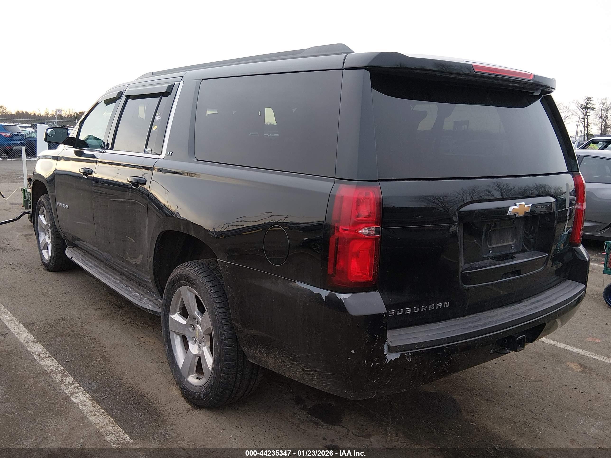 CHEVROLET SUBURBAN image 3