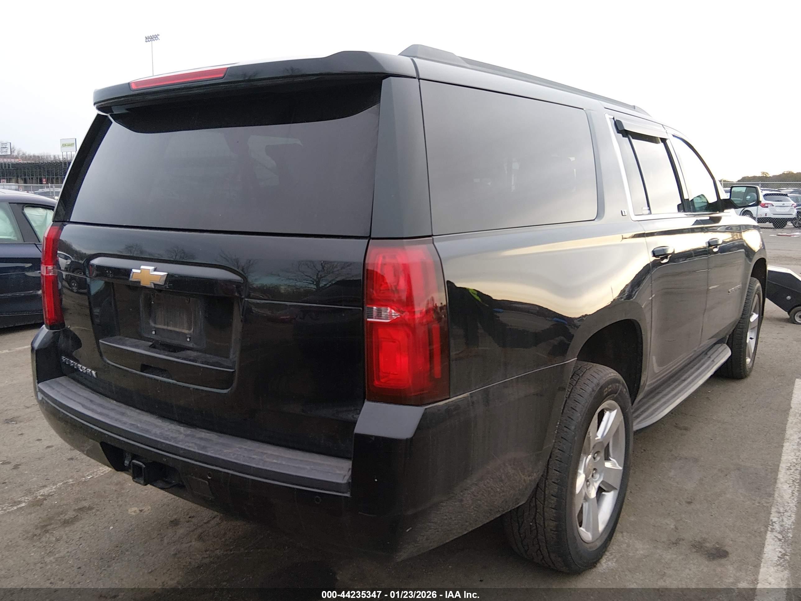 CHEVROLET SUBURBAN image 4