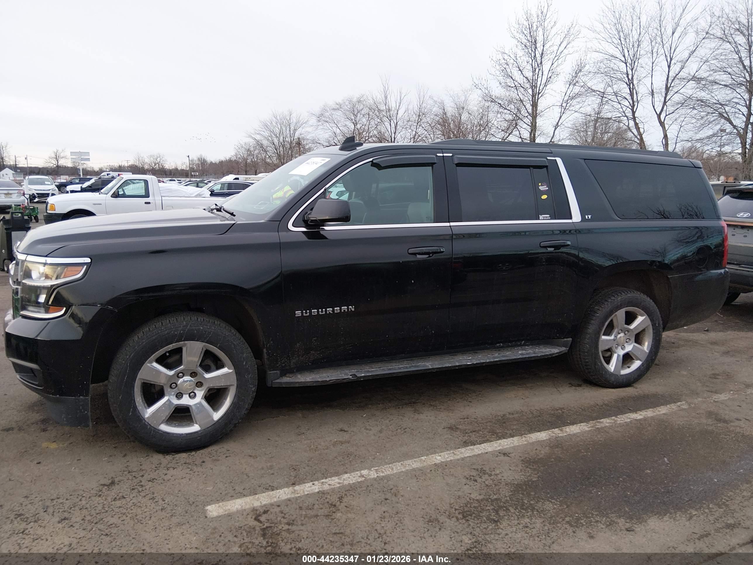 CHEVROLET SUBURBAN image 6