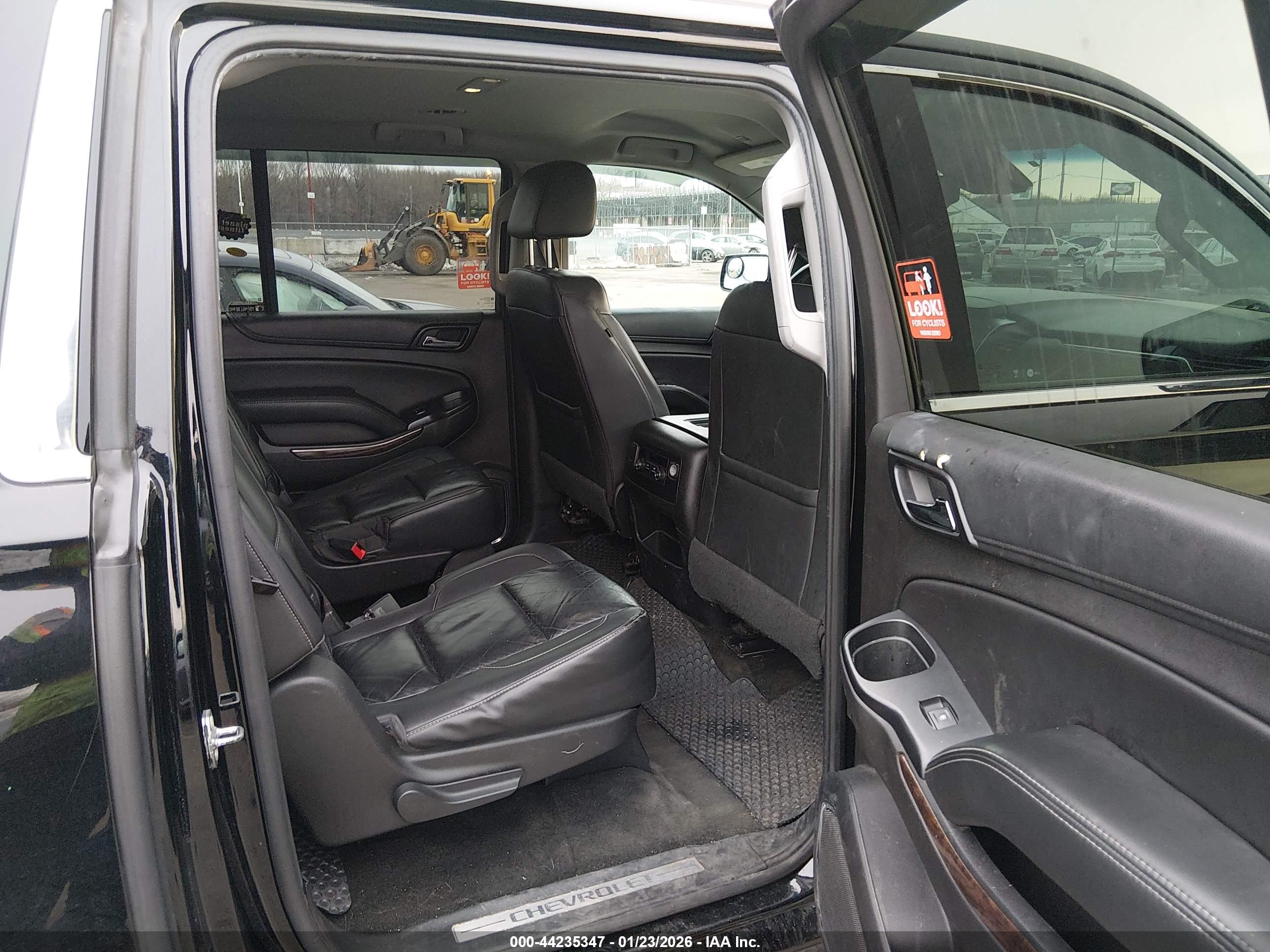 CHEVROLET SUBURBAN image 8
