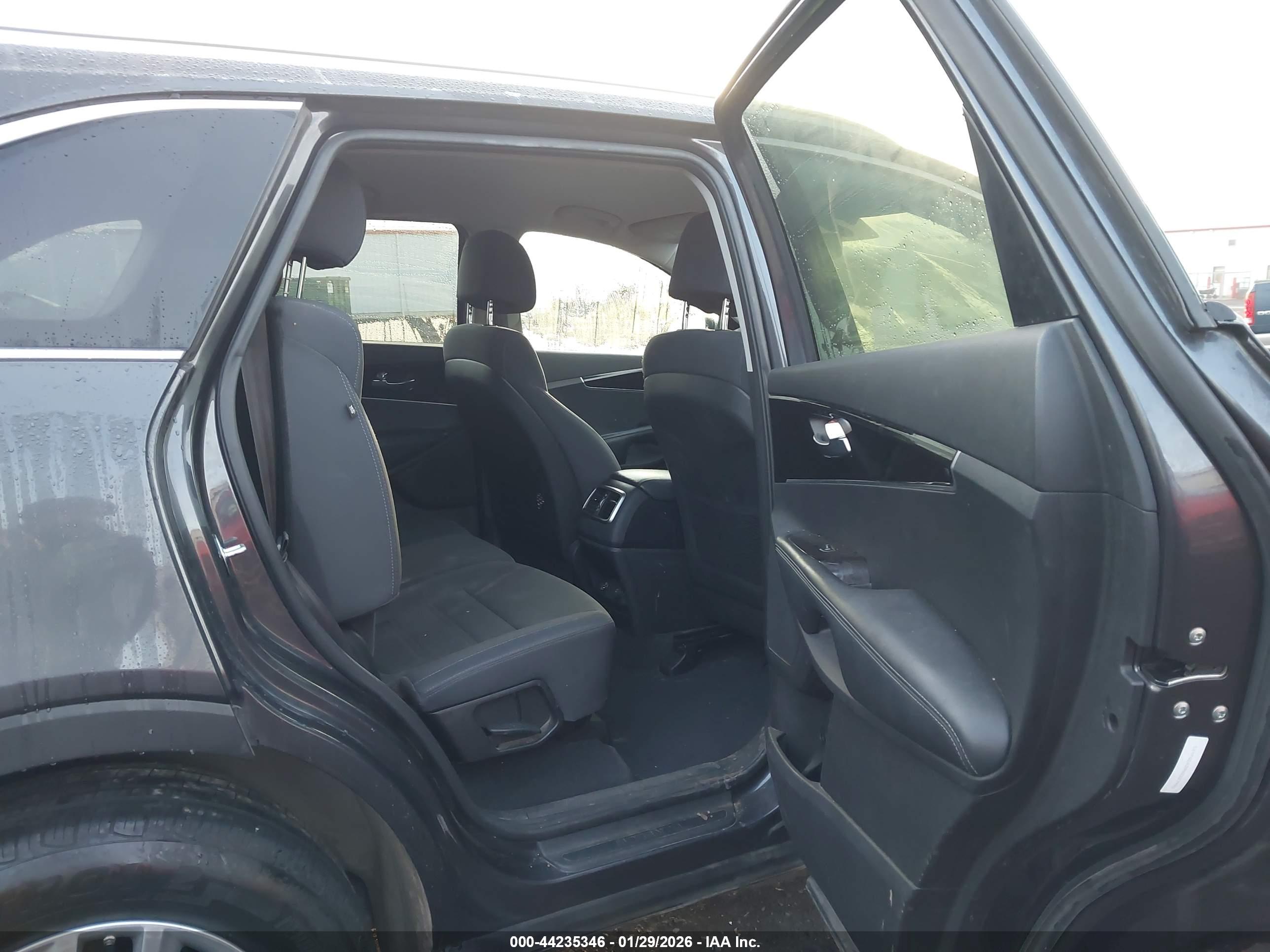 KIA SORENTO image 8