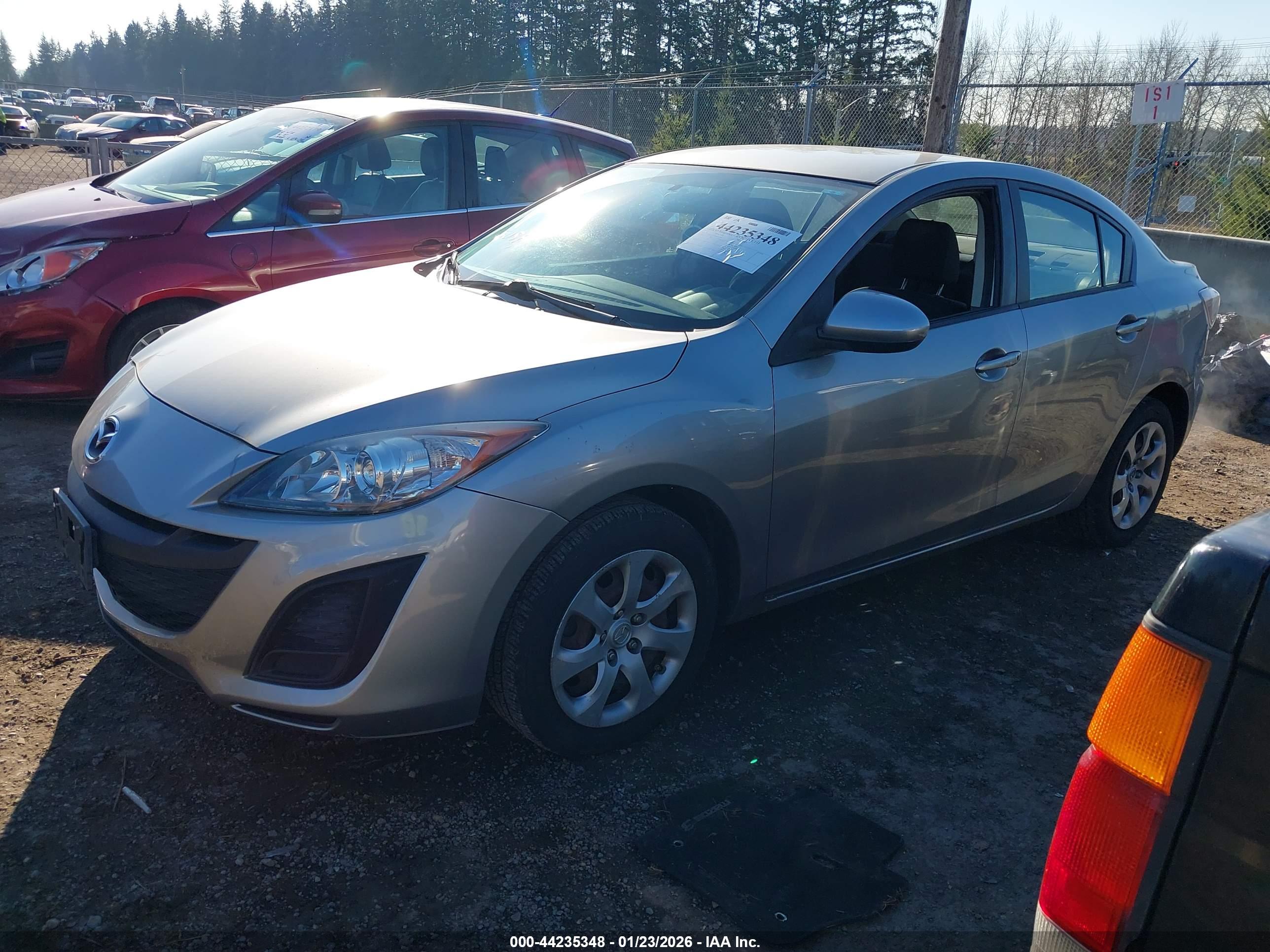 MAZDA MAZDA3 image 2