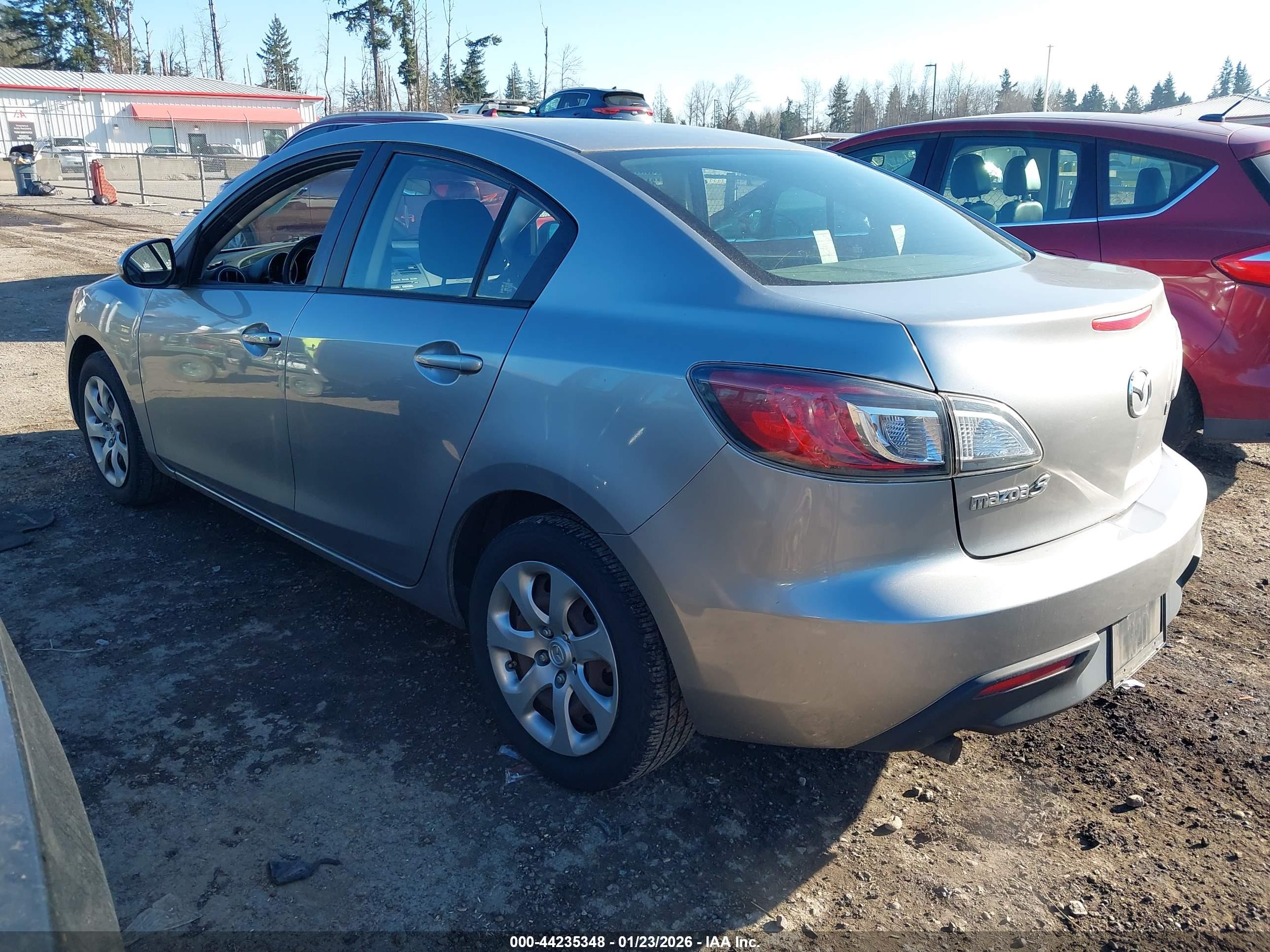 MAZDA MAZDA3 image 3