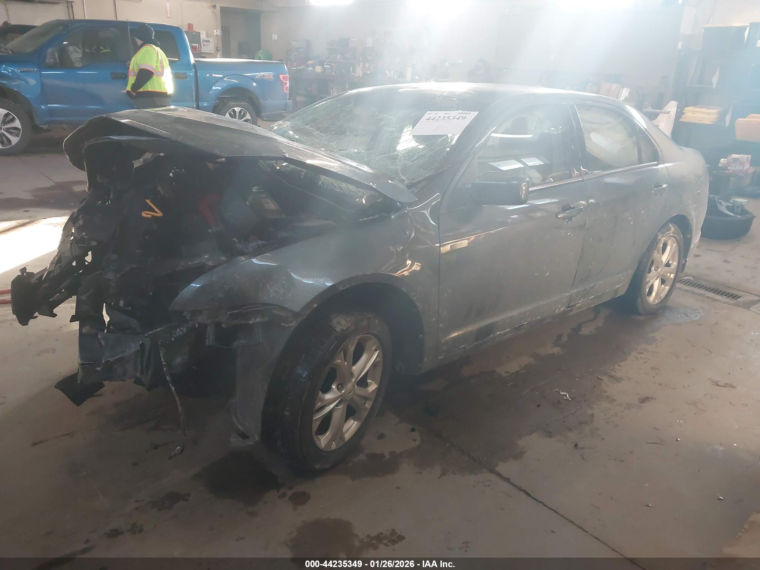 FORD FUSION image 2