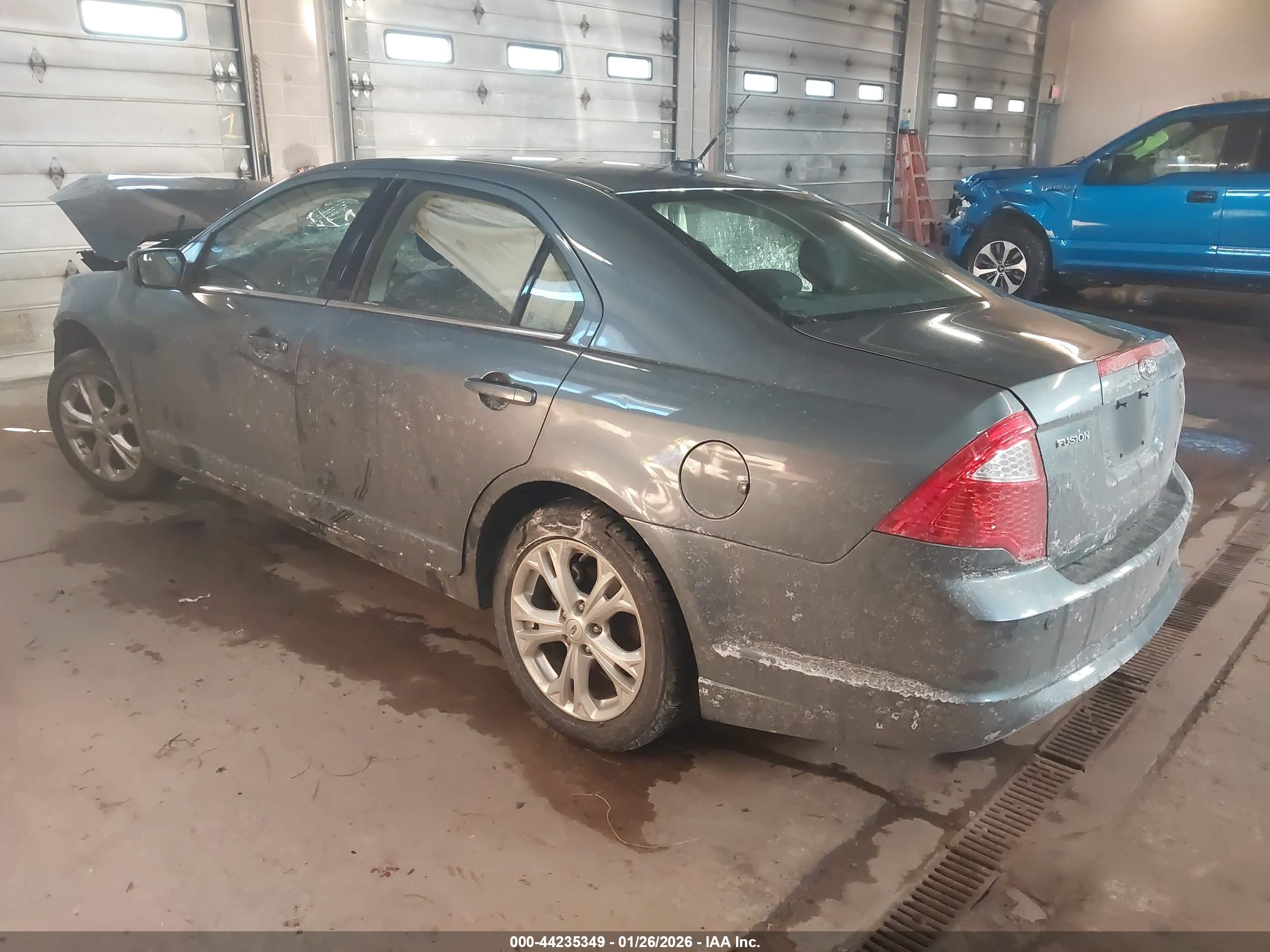 FORD FUSION image 3