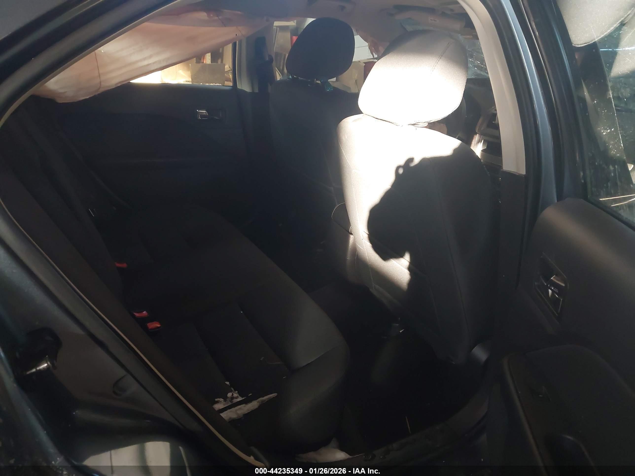 FORD FUSION image 8