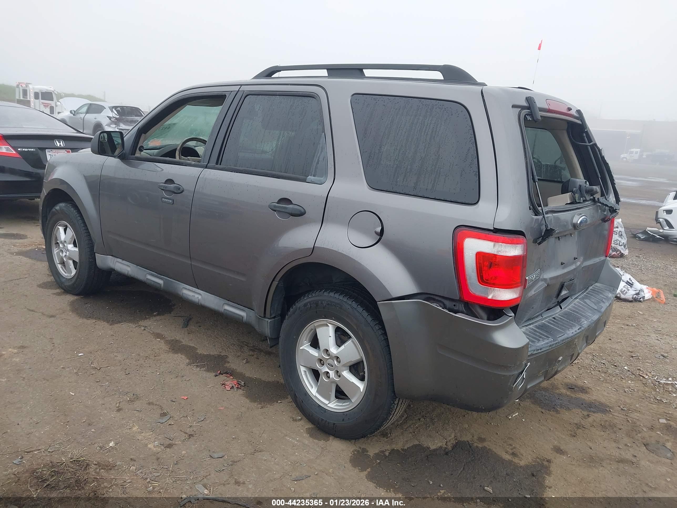 FORD ESCAPE image 3