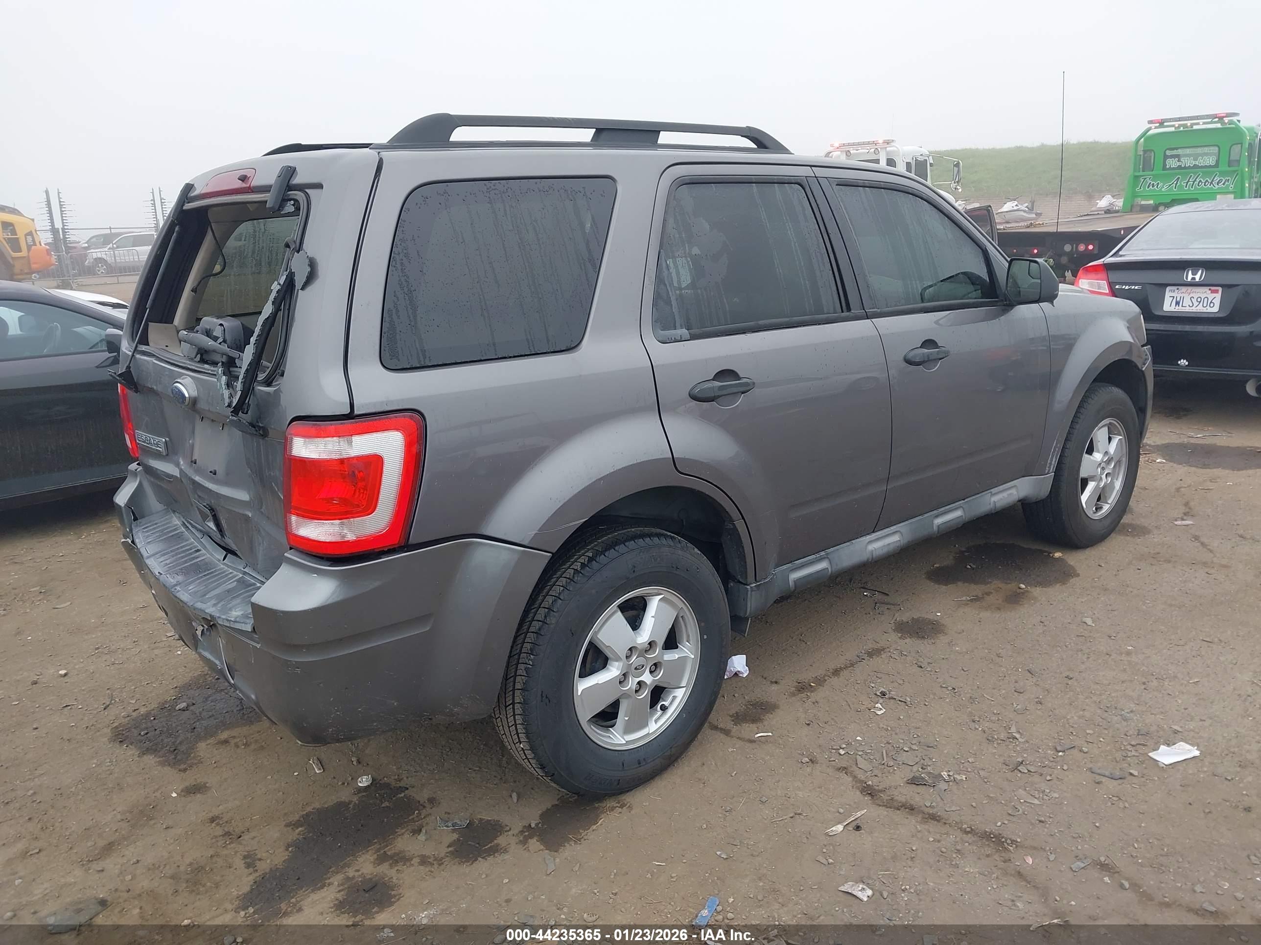 FORD ESCAPE image 4