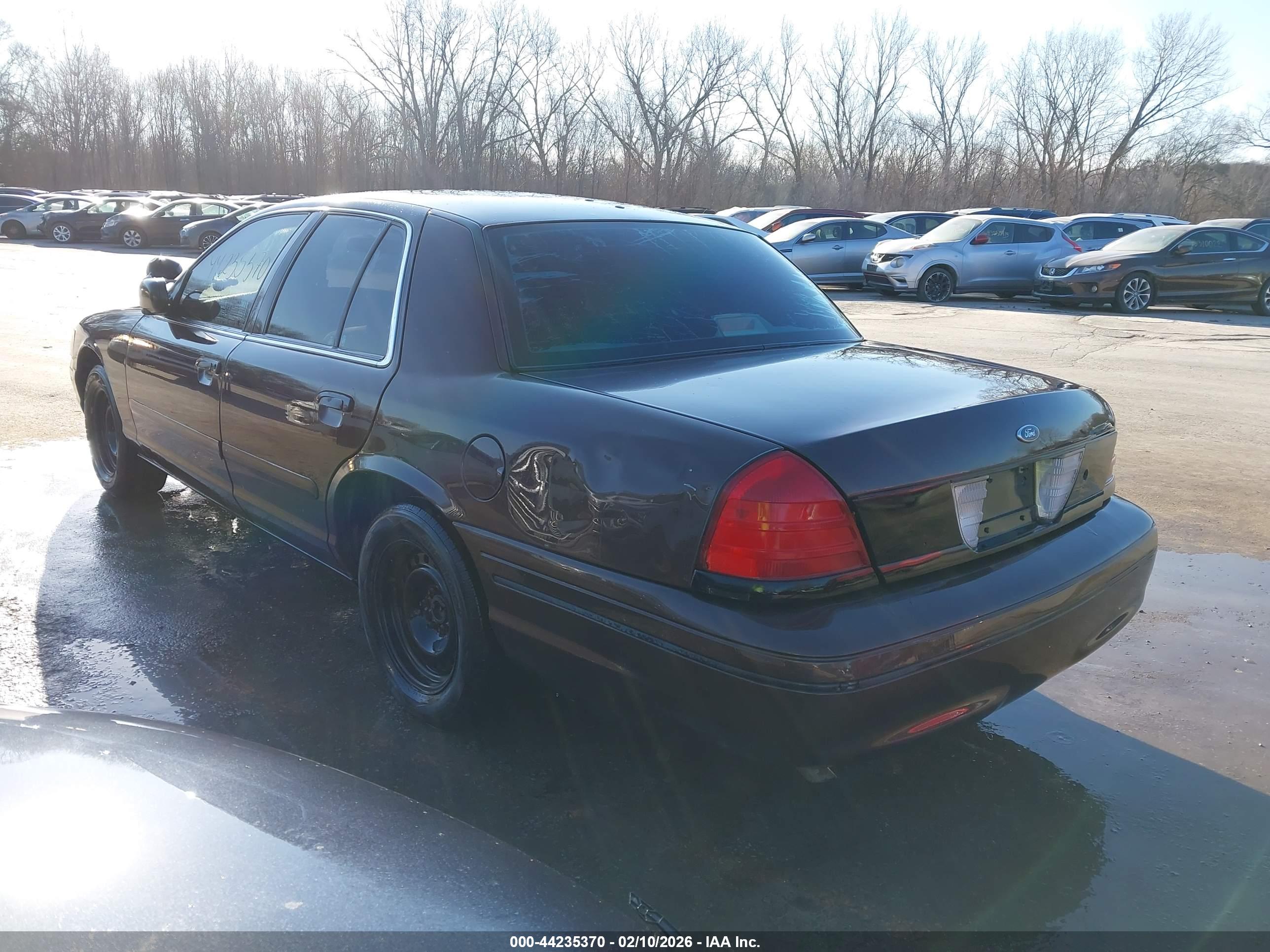 FORD CROWN image 3