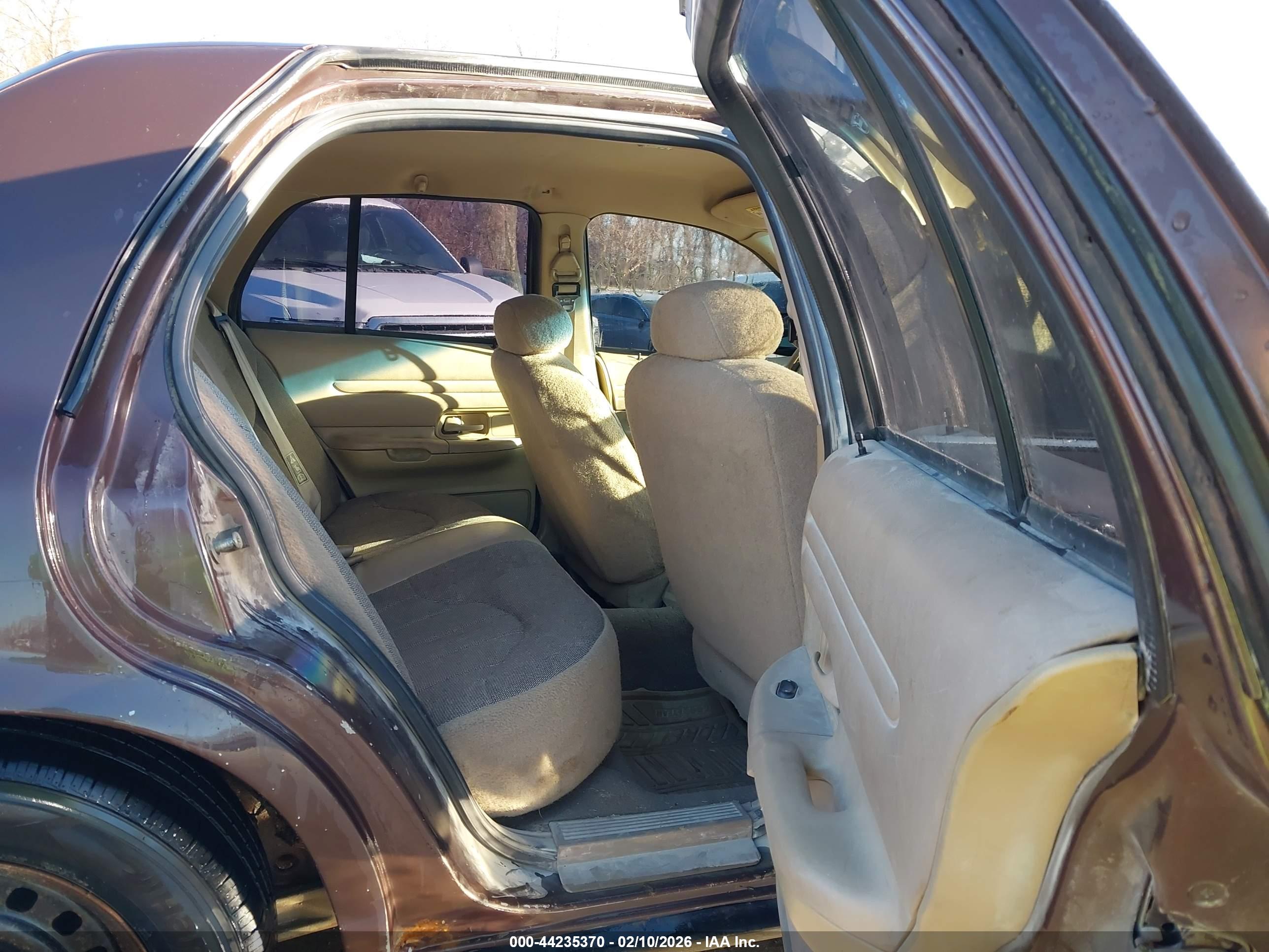 FORD CROWN image 8
