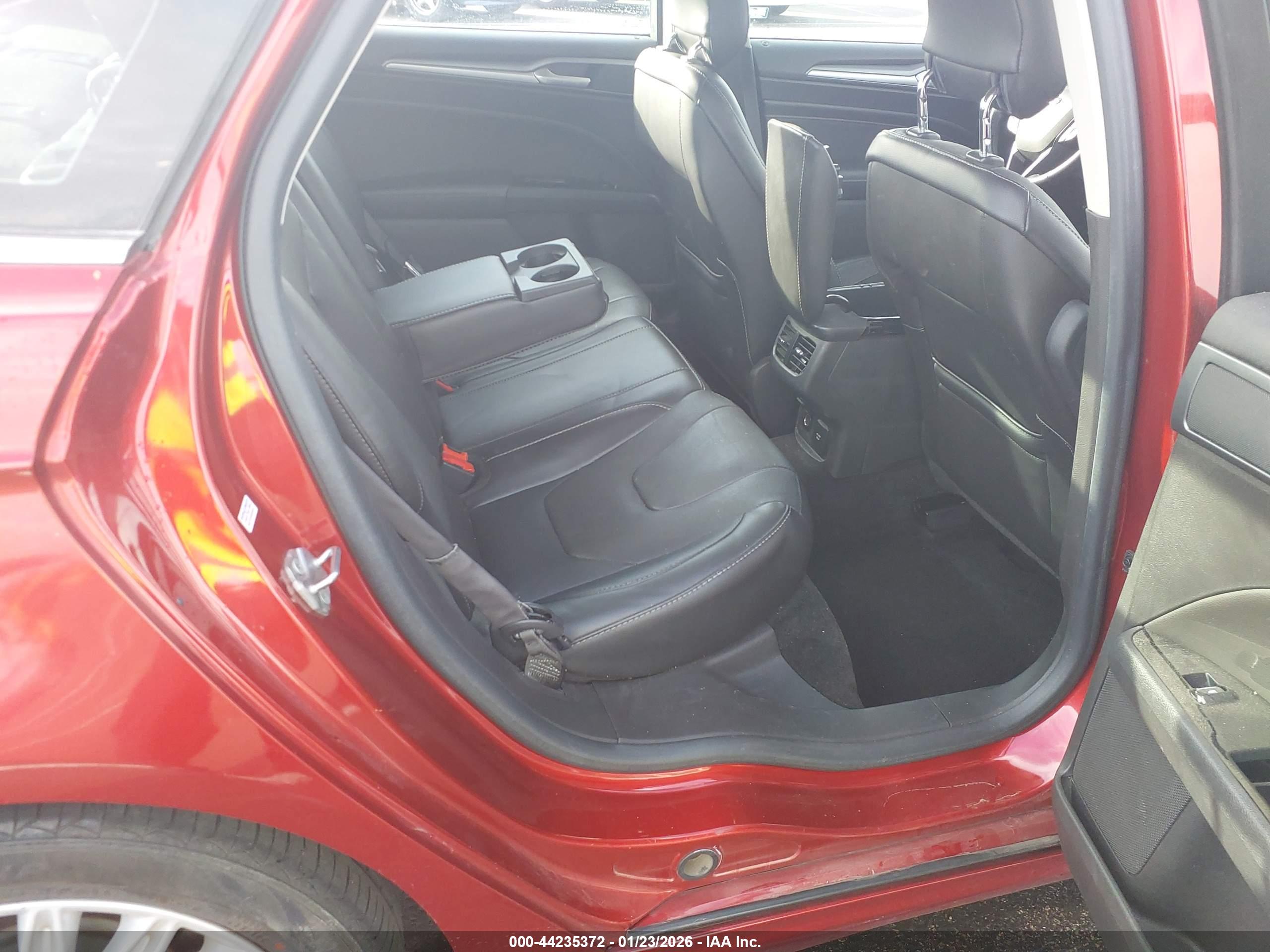 FORD FUSION image 8