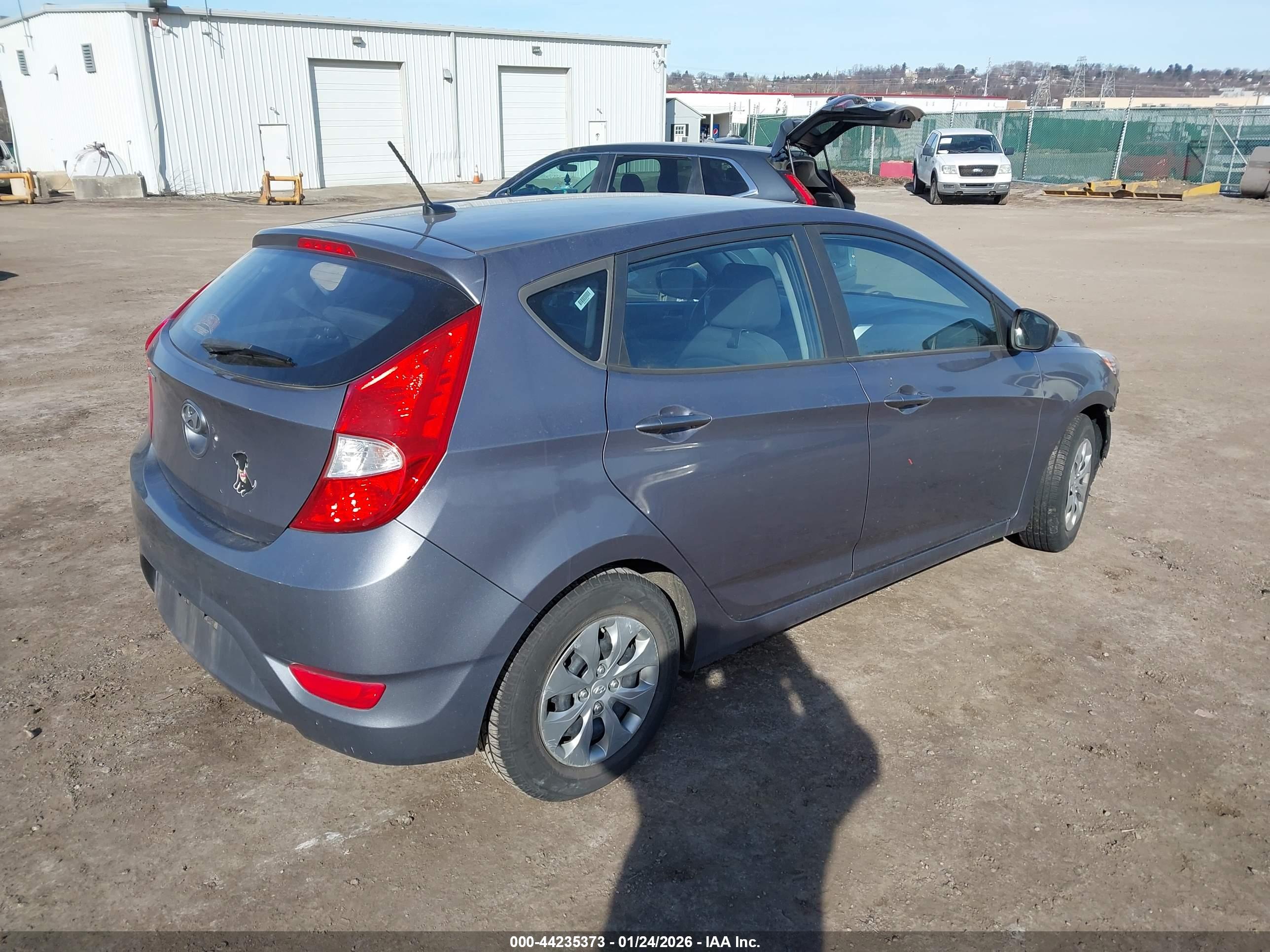 HYUNDAI ACCENT image 4