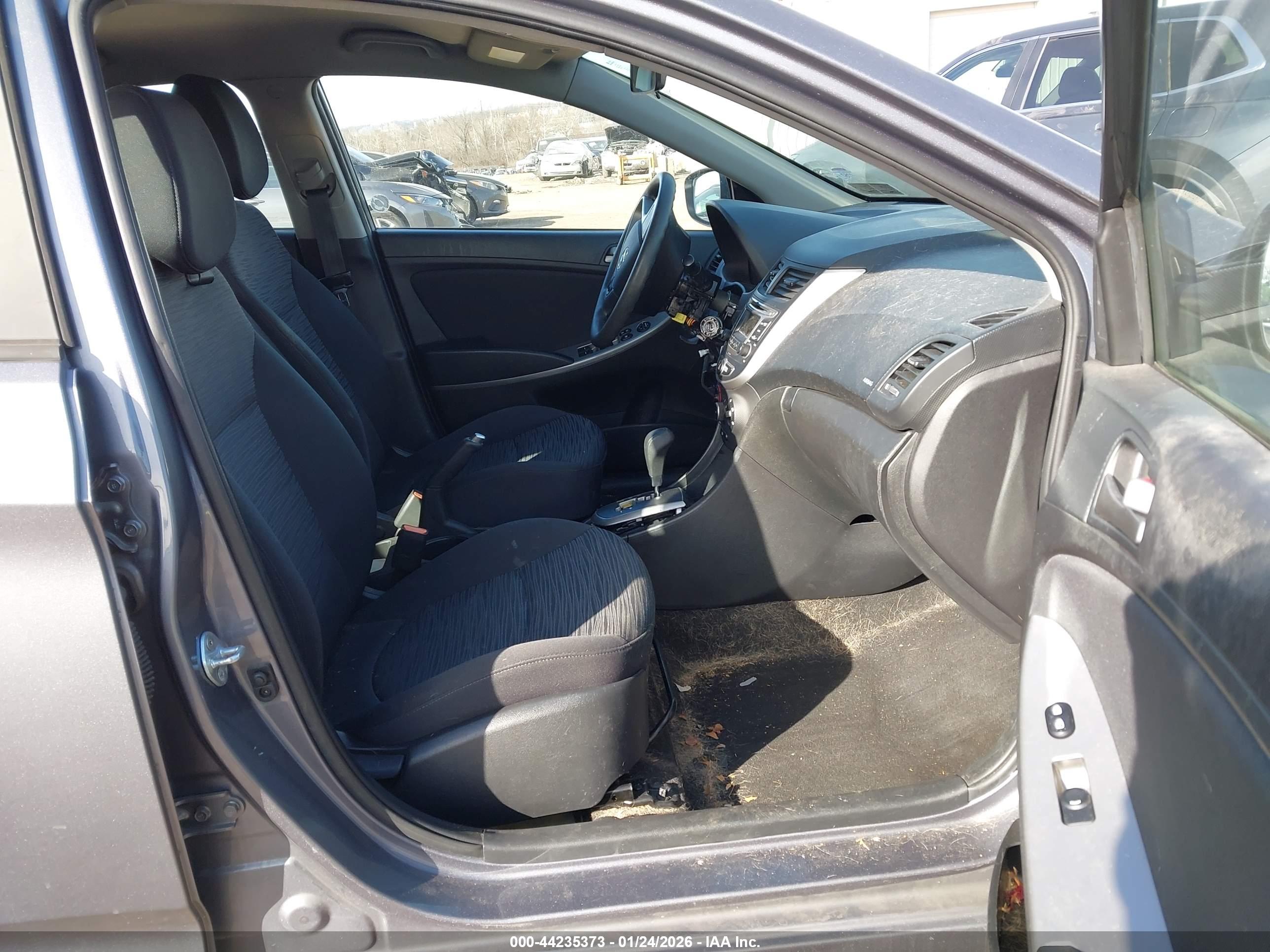 HYUNDAI ACCENT image 5