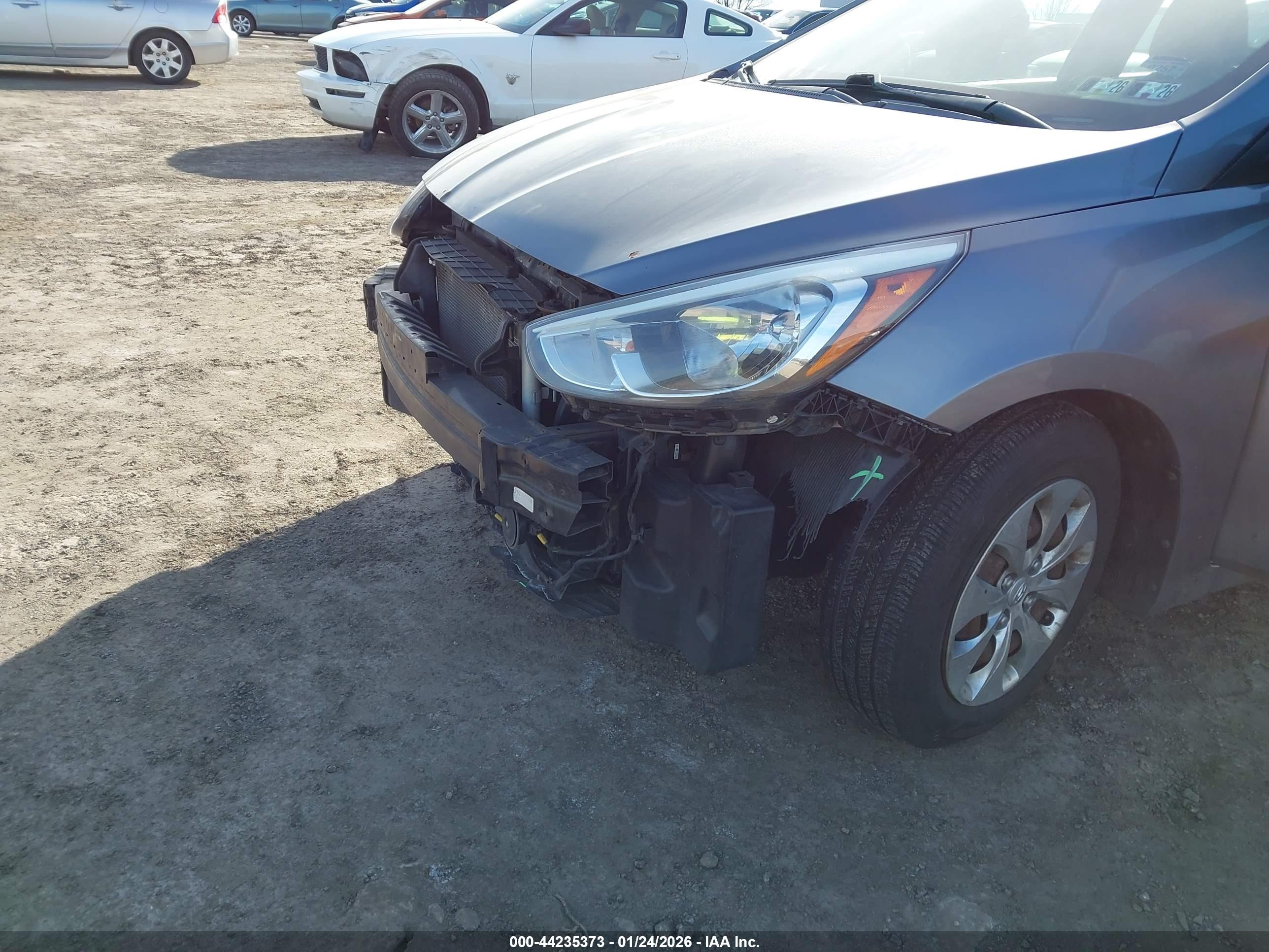 HYUNDAI ACCENT image 6
