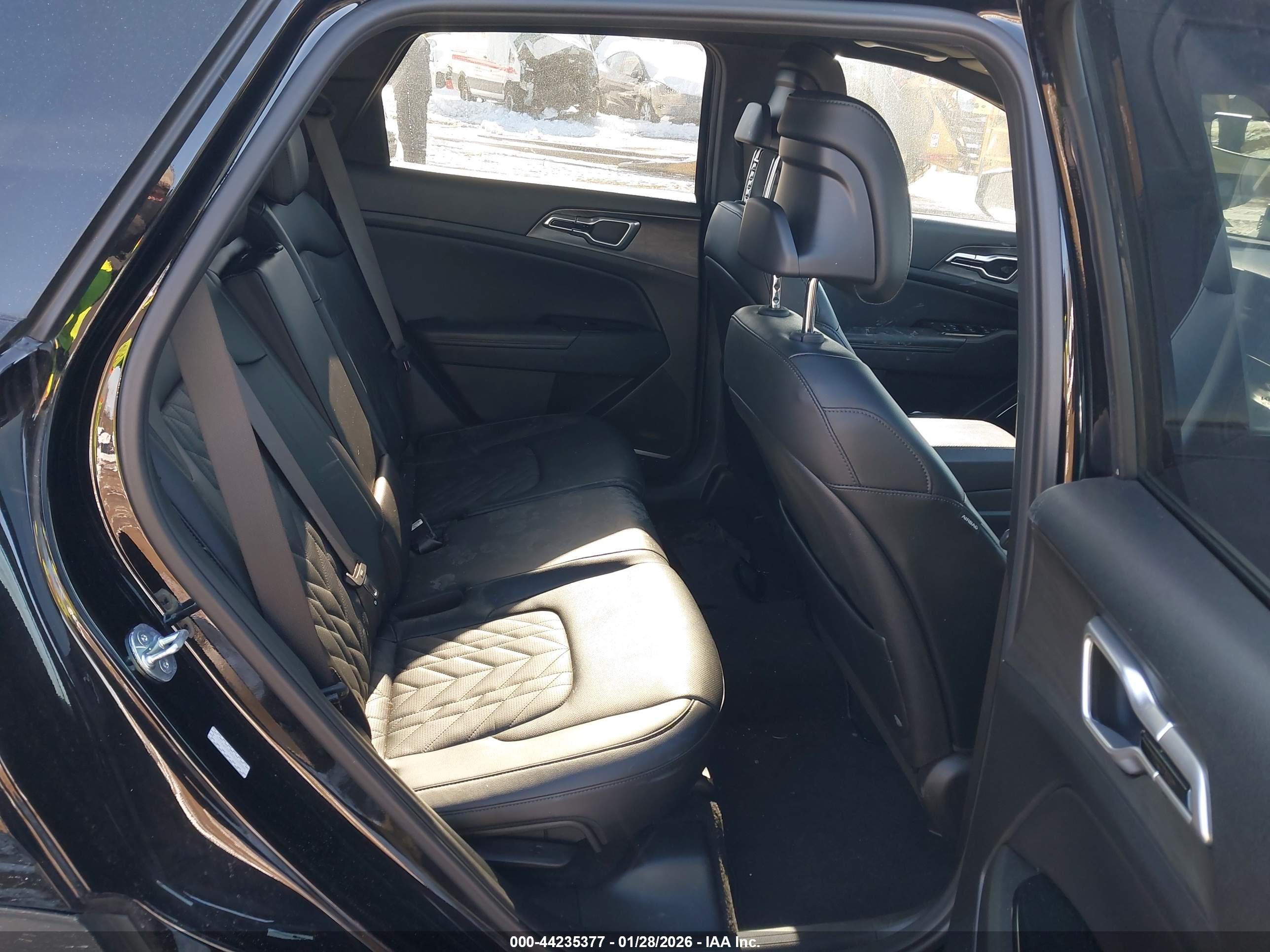 KIA SPORTAGE image 8