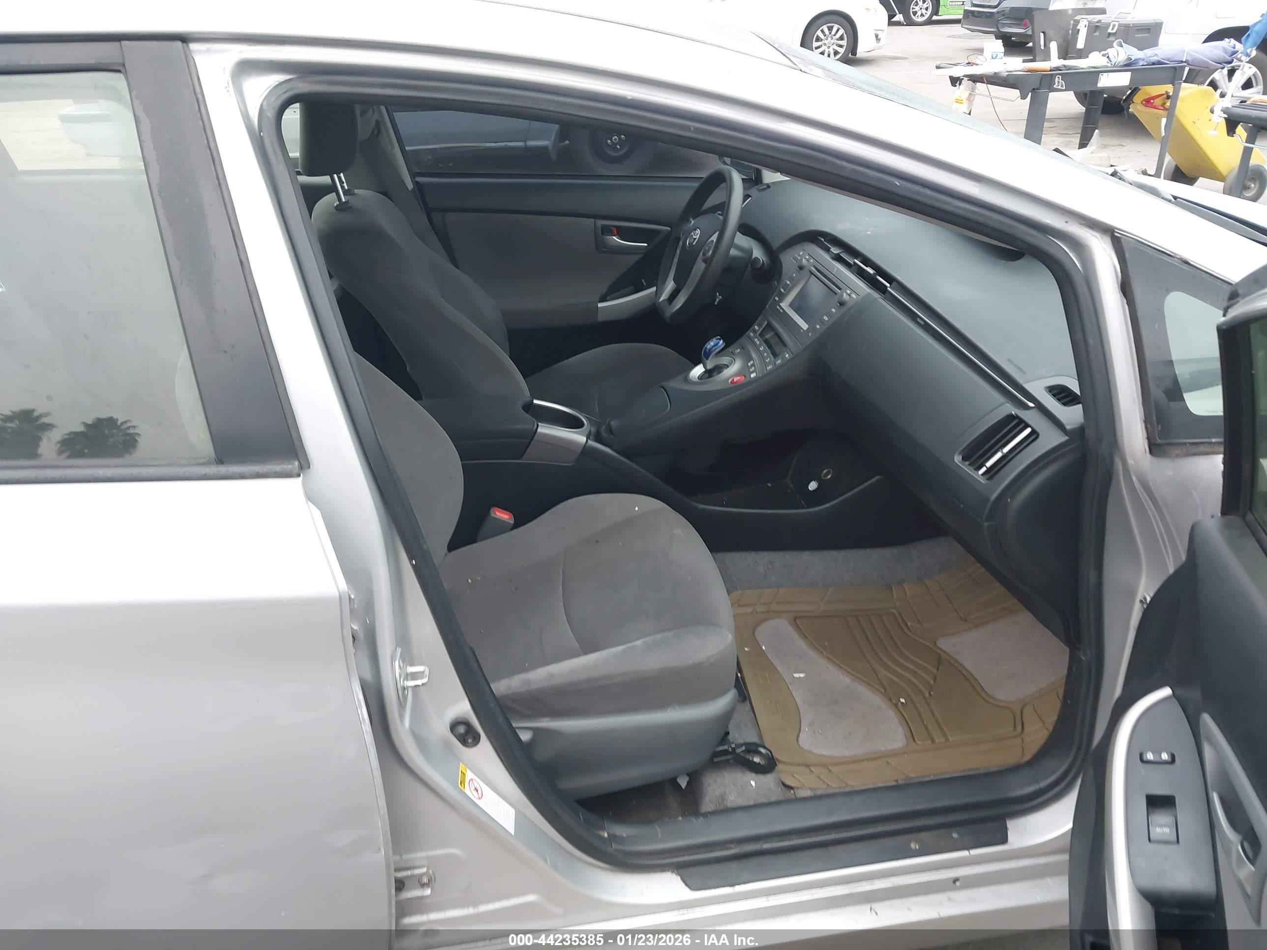 TOYOTA PRIUS image 5