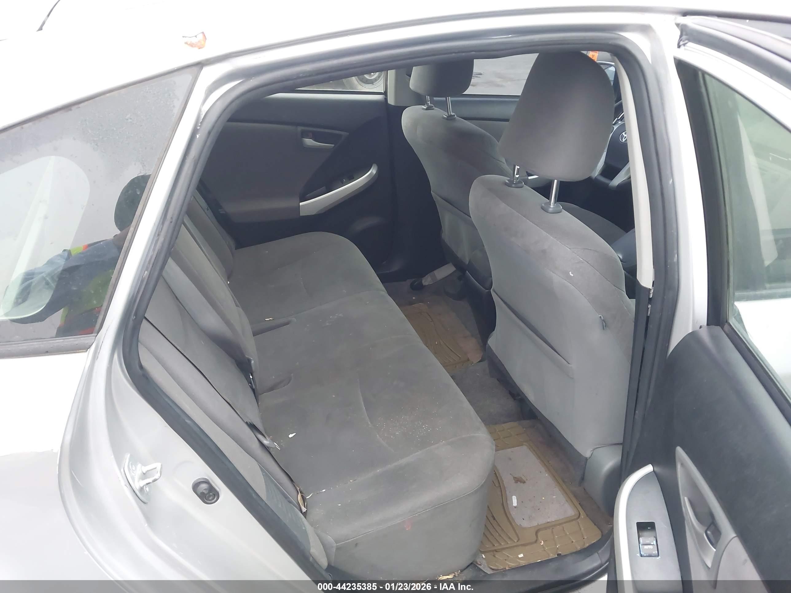 TOYOTA PRIUS image 8